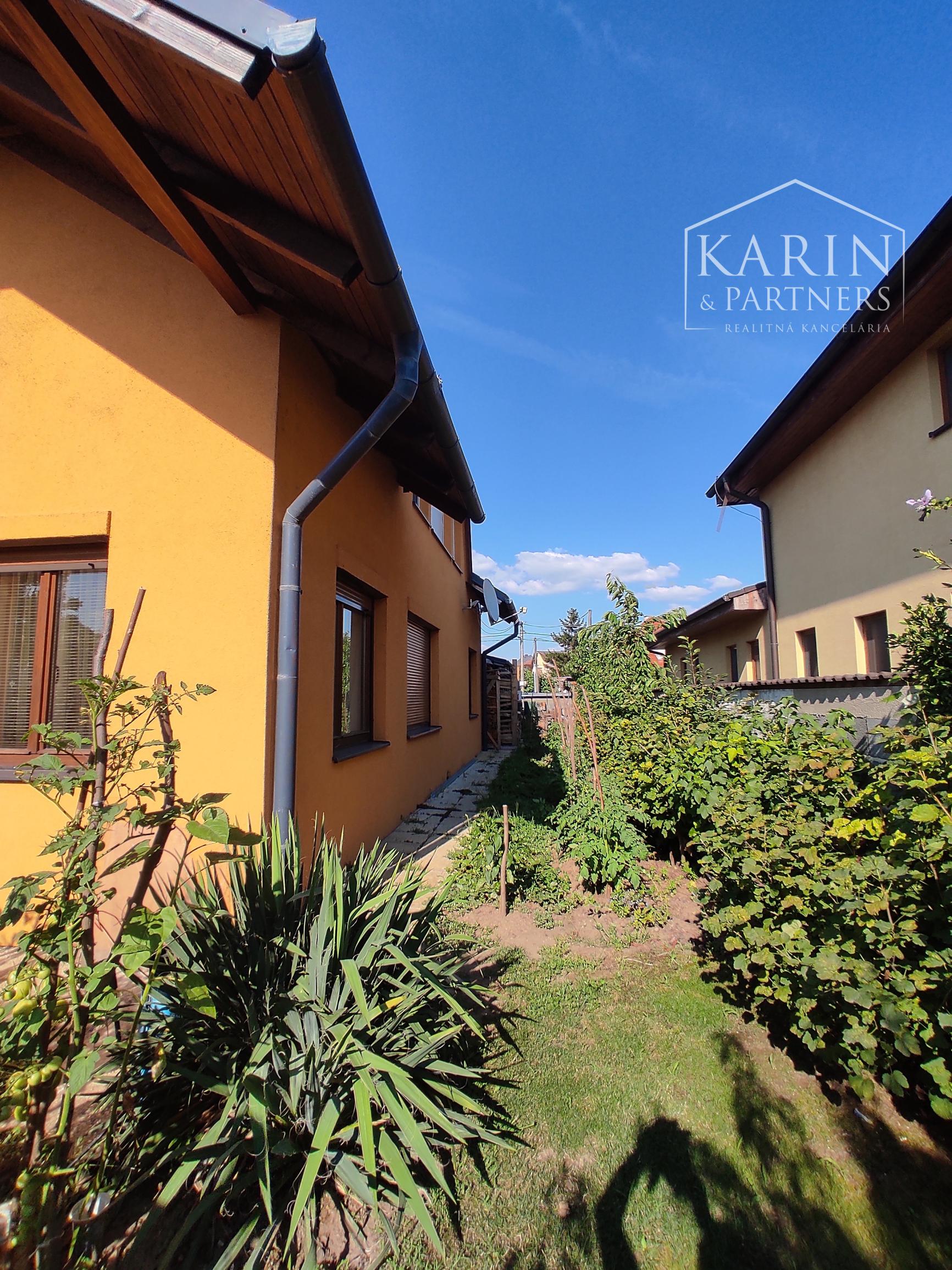 5-izbový rodinný dom s hosťovským bytom v centre Ivanky pri Dunaji