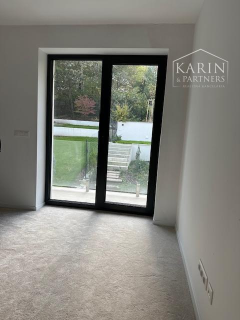 Vila s bazénom pri Horskom parku na prenájom