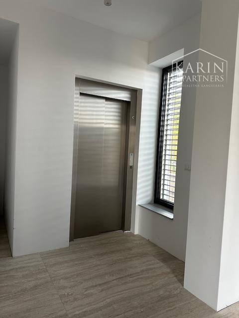 Vila s bazénom pri Horskom parku na prenájom