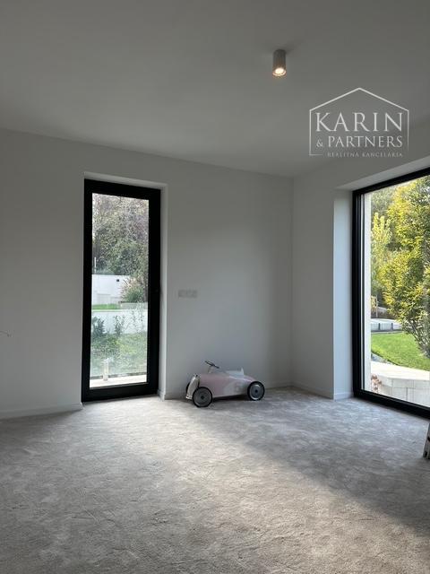 Vila s bazénom pri Horskom parku na prenájom