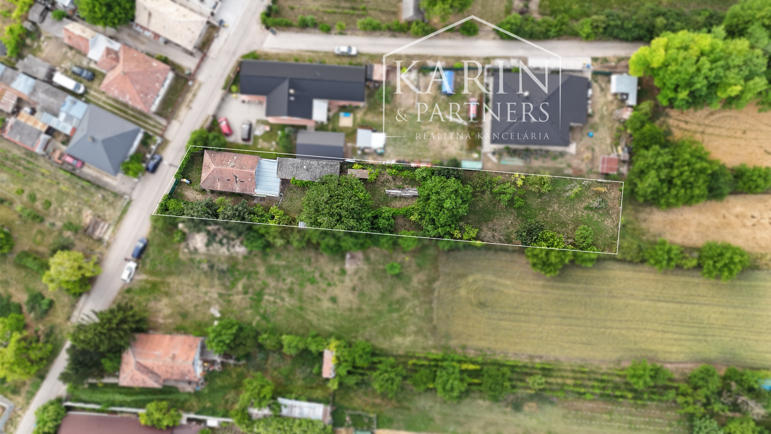2i tehlový dom s vínnou pivnicou a pozemkom 1250 m²