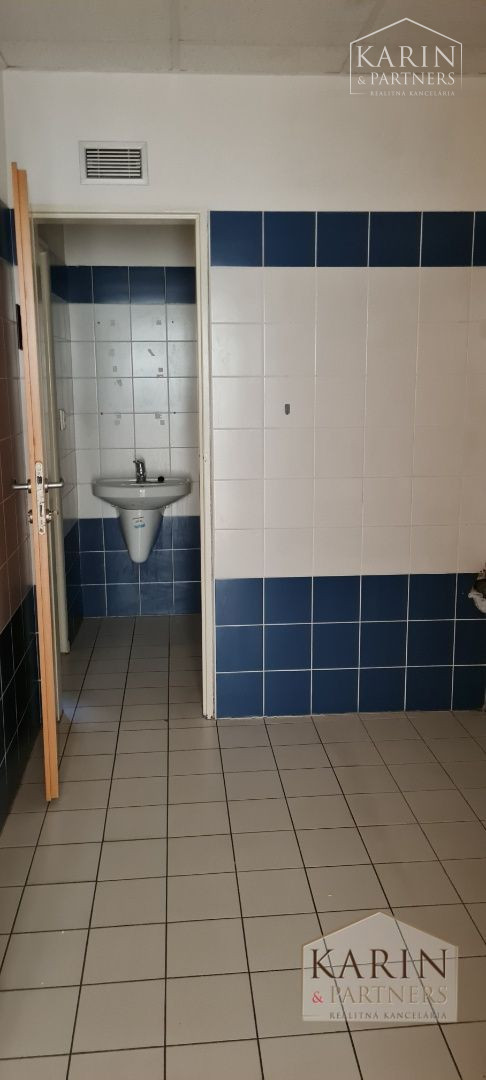 Prenájom – nebytové priestory - kancelárie 177m2 a 58m2 v historickej budove na Obchodnej ul. - Staré mesto– TOP PONUKA!