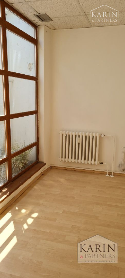 Prenájom – nebytové priestory - kancelárie 177m2 a 58m2 v historickej budove na Obchodnej ul. - Staré mesto– TOP PONUKA!