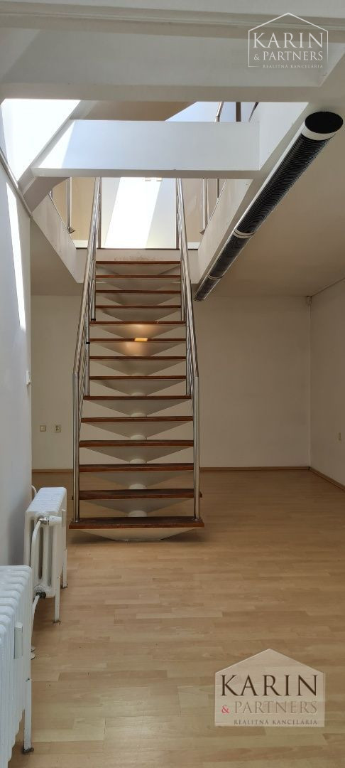 Prenájom – nebytové priestory - kancelárie 177m2 a 58m2 v historickej budove na Obchodnej ul. - Staré mesto– TOP PONUKA!