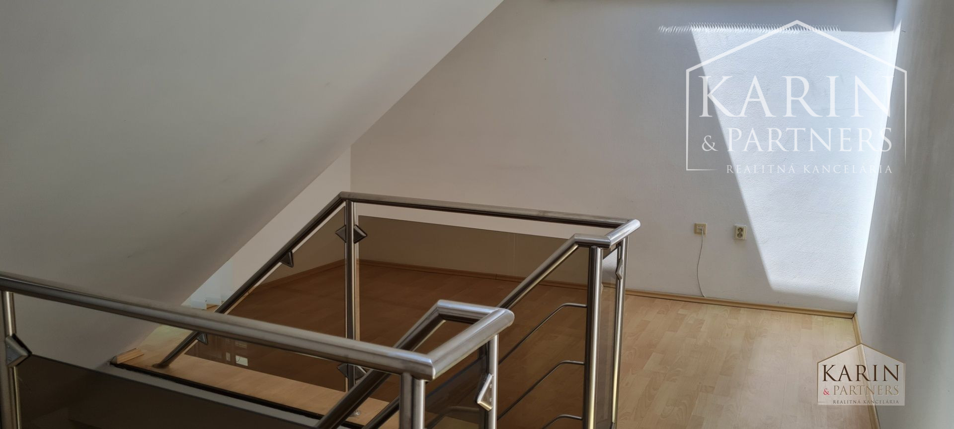 Prenájom – nebytové priestory - kancelárie 177m2 a 58m2 v historickej budove na Obchodnej ul. - Staré mesto– TOP PONUKA!