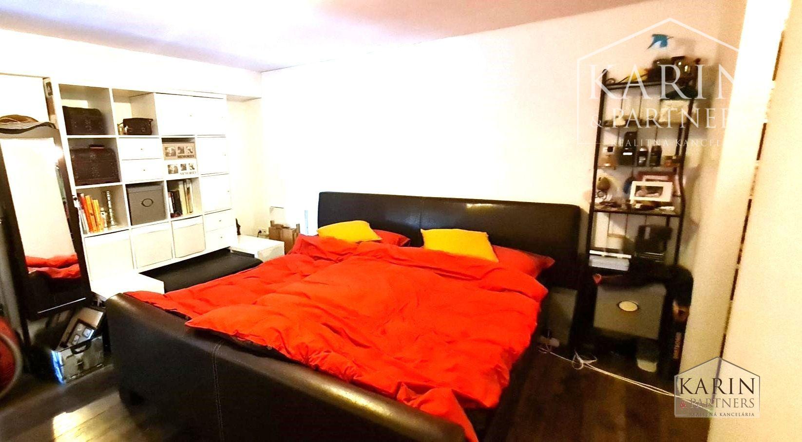 Prenájom / odstúpenie – ateliér / salón krásy s bývaním, Ružinov (BA II)