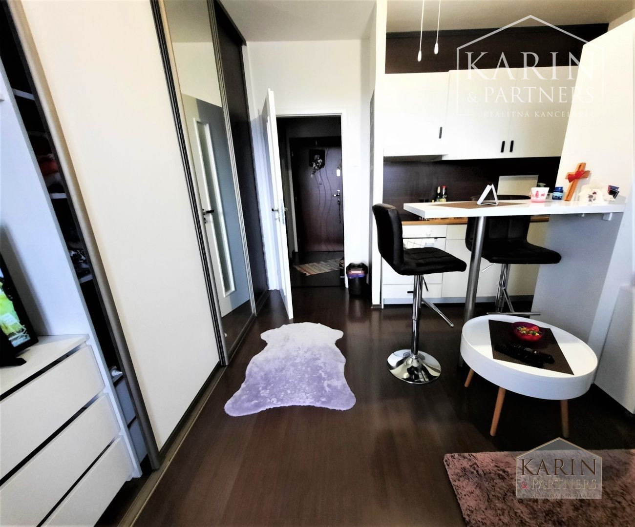 PREDANÝ  : NA PREDAJ - GARSÓNKA DE LUXE - BRATISLAVA - PETRŽALKA - MLYNAROVIČOVÁ