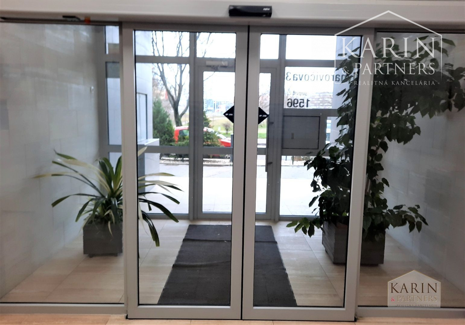 PREDANÝ  : NA PREDAJ - GARSÓNKA DE LUXE - BRATISLAVA - PETRŽALKA - MLYNAROVIČOVÁ