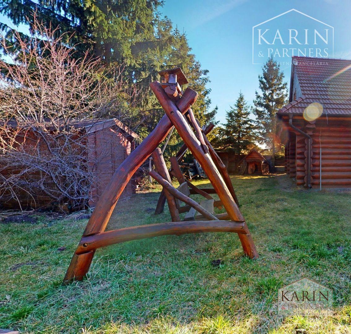 Predaj – Atraktívny zrubový rodinný dom s osobitou atmosférou - Devínska Nová Ves. BA IV- TOP PONUKA !