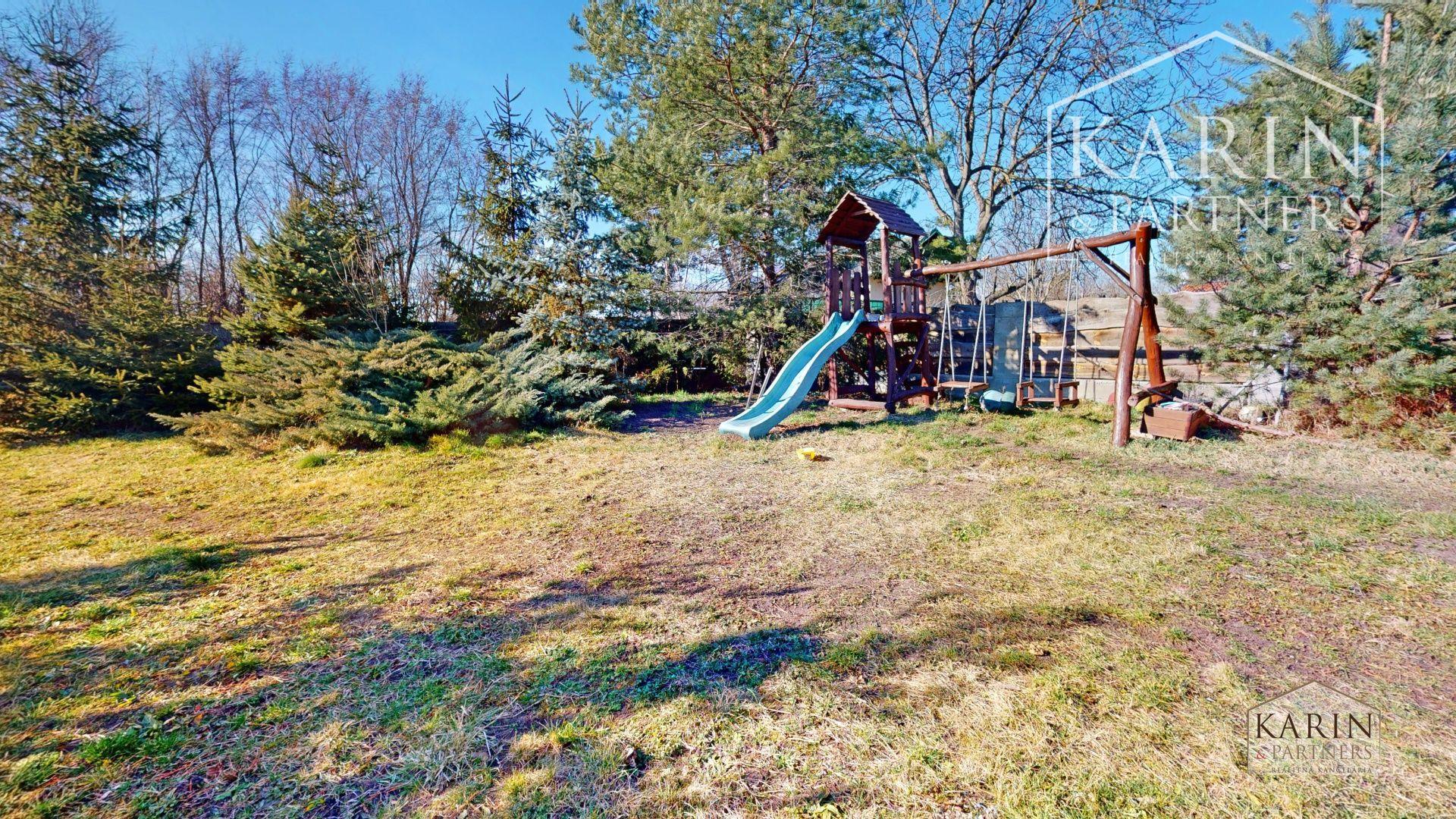 Predaj – Atraktívny zrubový rodinný dom s osobitou atmosférou - Devínska Nová Ves. BA IV- TOP PONUKA !