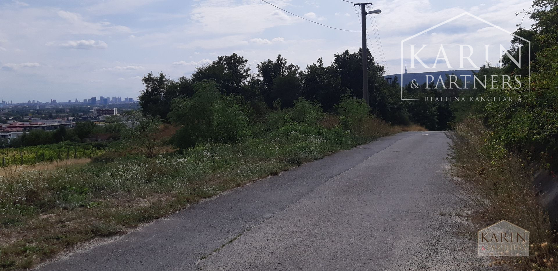 NA PREDAJ  POZEMOK NA INVESTÍCIU BRATISLAVA –RAČA , KAMILKOVÁ UL.