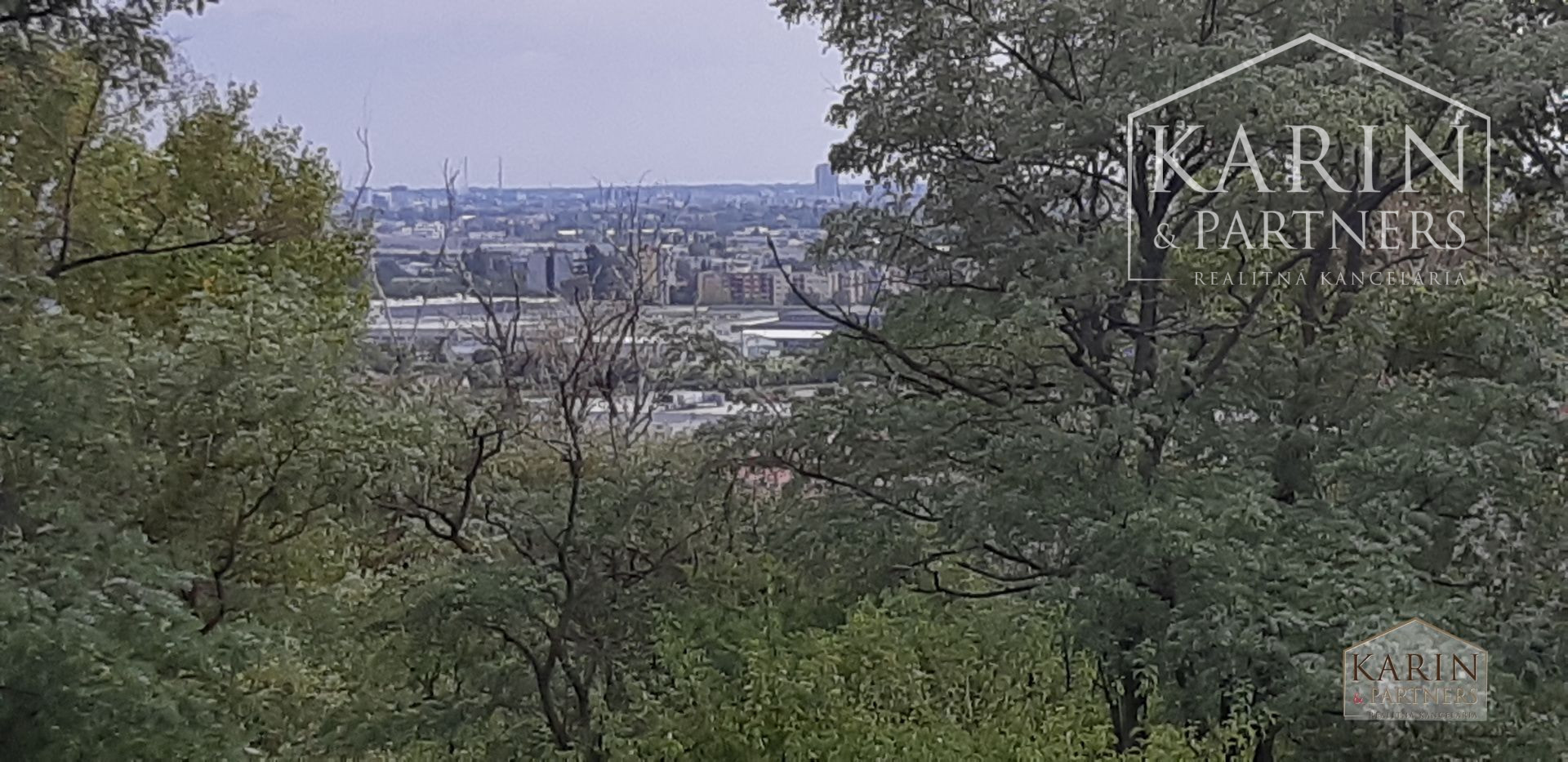 NA PREDAJ  POZEMOK NA INVESTÍCIU BRATISLAVA –RAČA , KAMILKOVÁ UL.