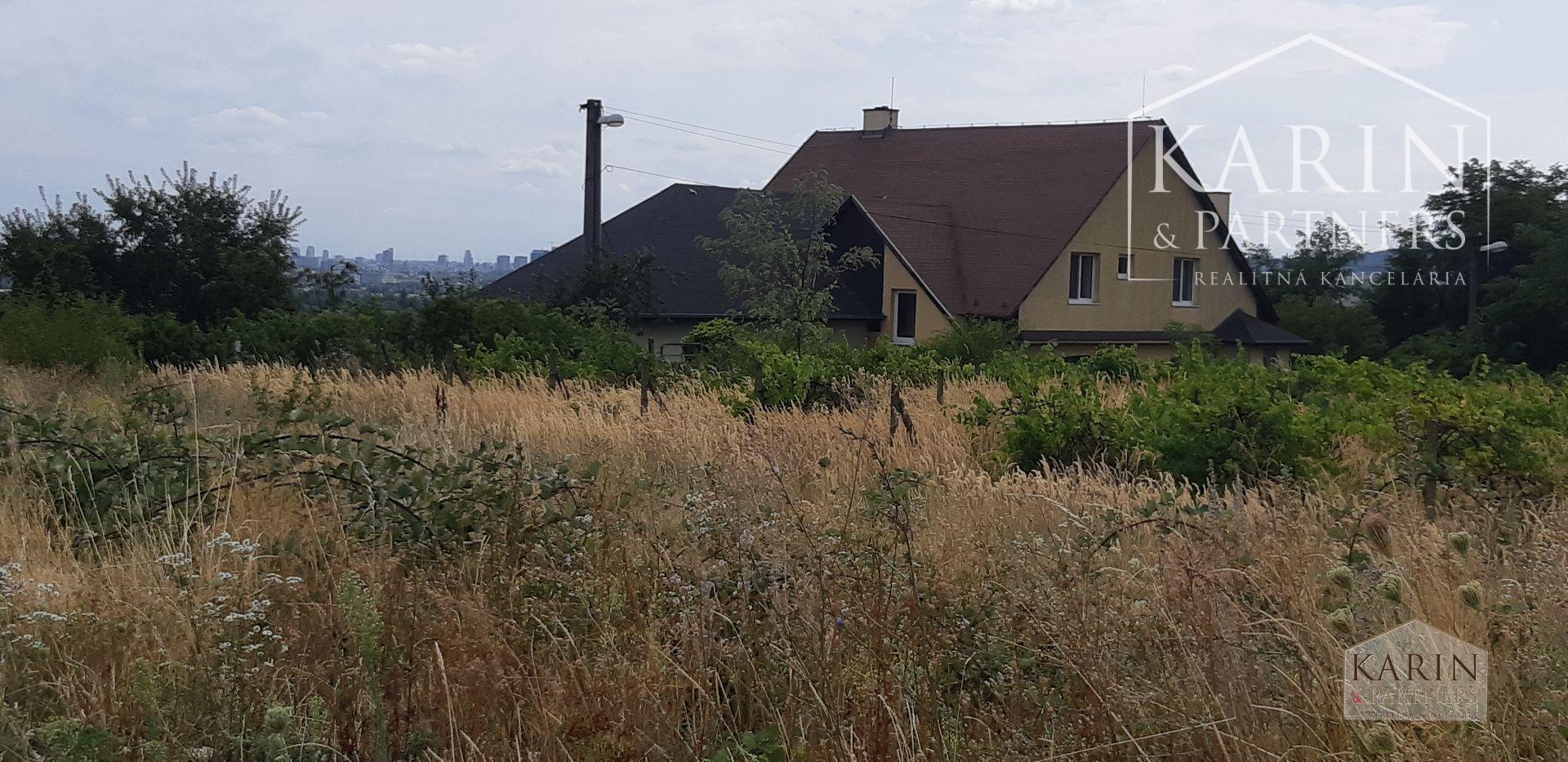 NA PREDAJ  POZEMOK NA INVESTÍCIU BRATISLAVA –RAČA , KAMILKOVÁ UL.