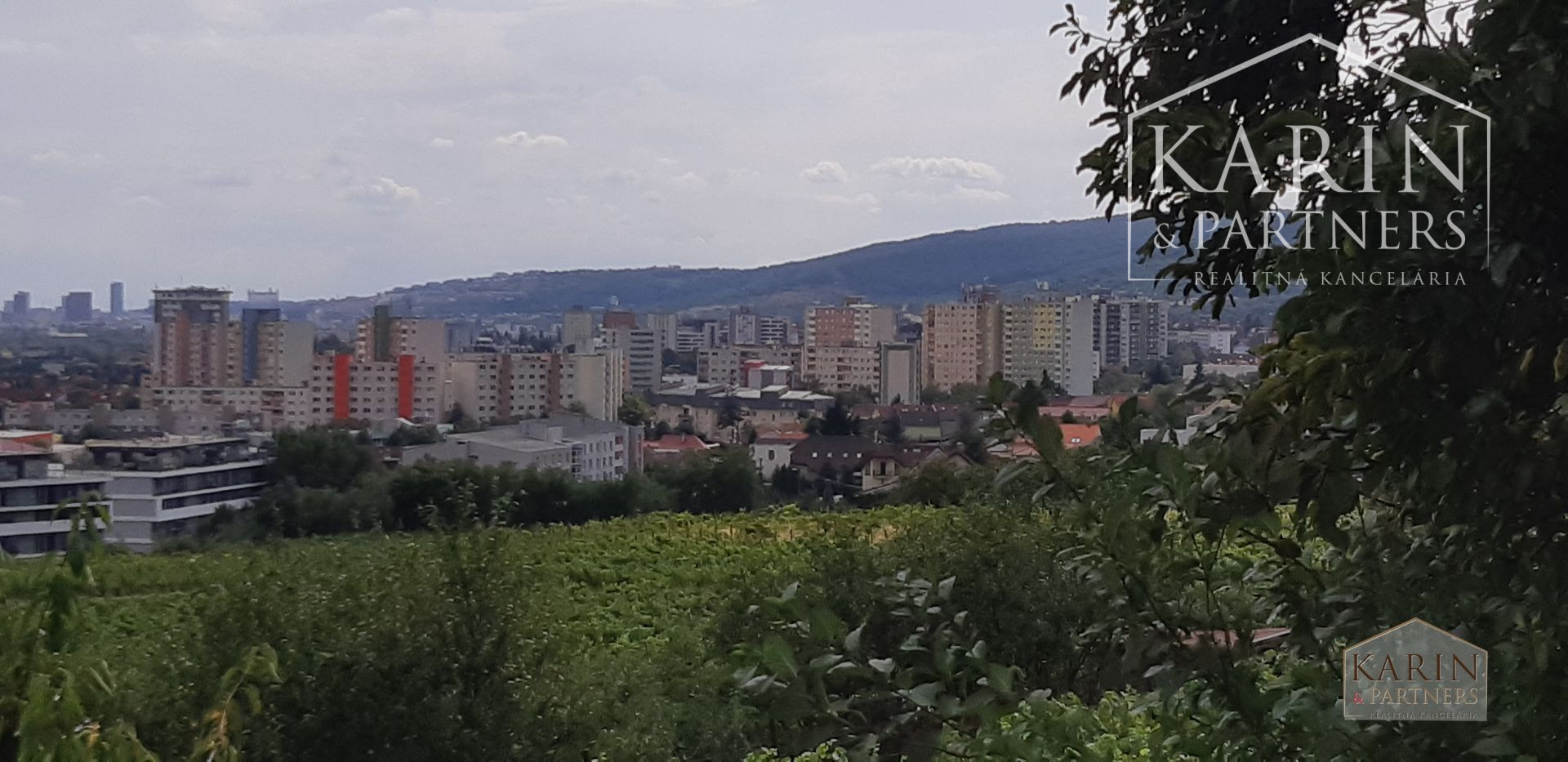 NA PREDAJ  POZEMOK NA INVESTÍCIU BRATISLAVA –RAČA , KAMILKOVÁ UL.
