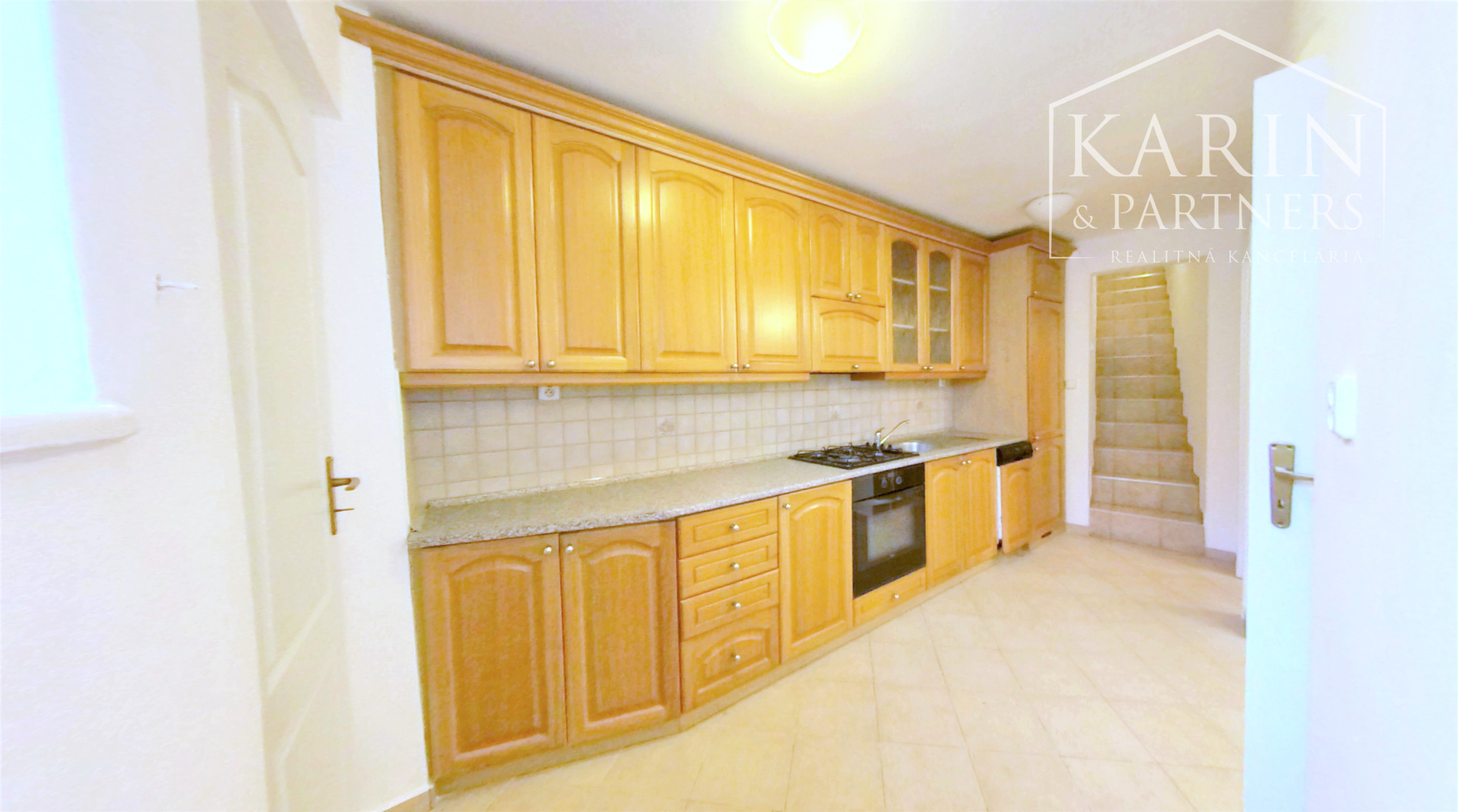 Predaj - Rodinný dom na Hradnom kopci - Investičná príležitosť - BA I