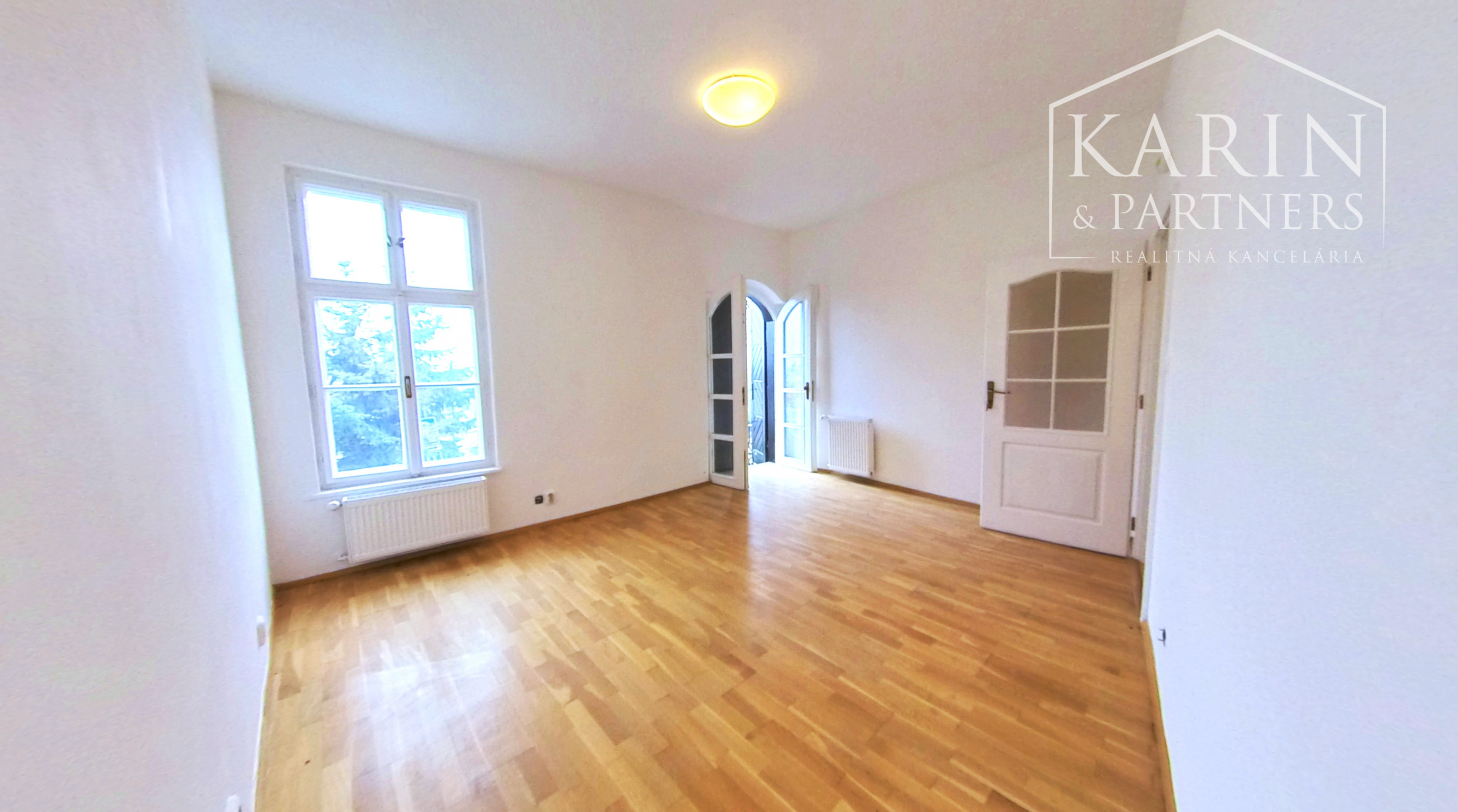 Predaj - Rodinný dom na Hradnom kopci - Investičná príležitosť - BA I