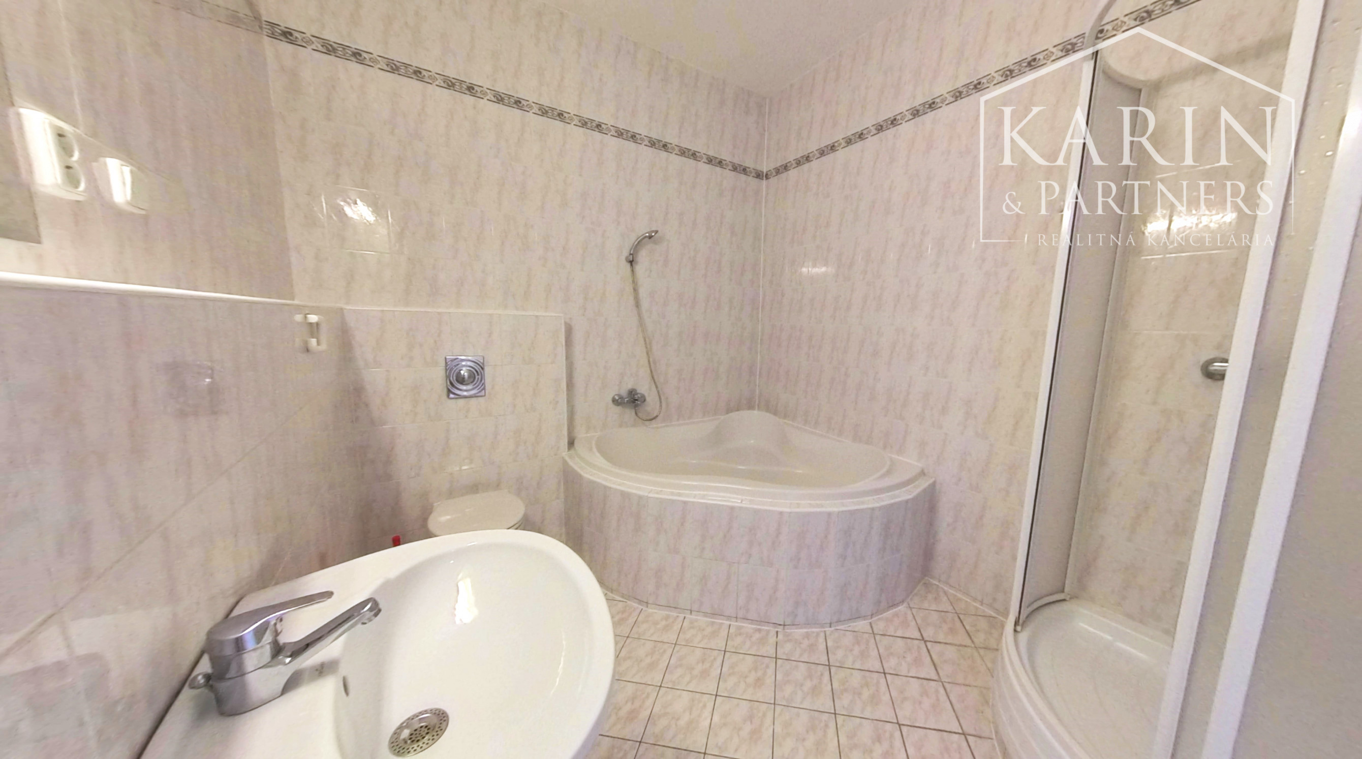 Predaj - Rodinný dom na Hradnom kopci - Investičná príležitosť - BA I