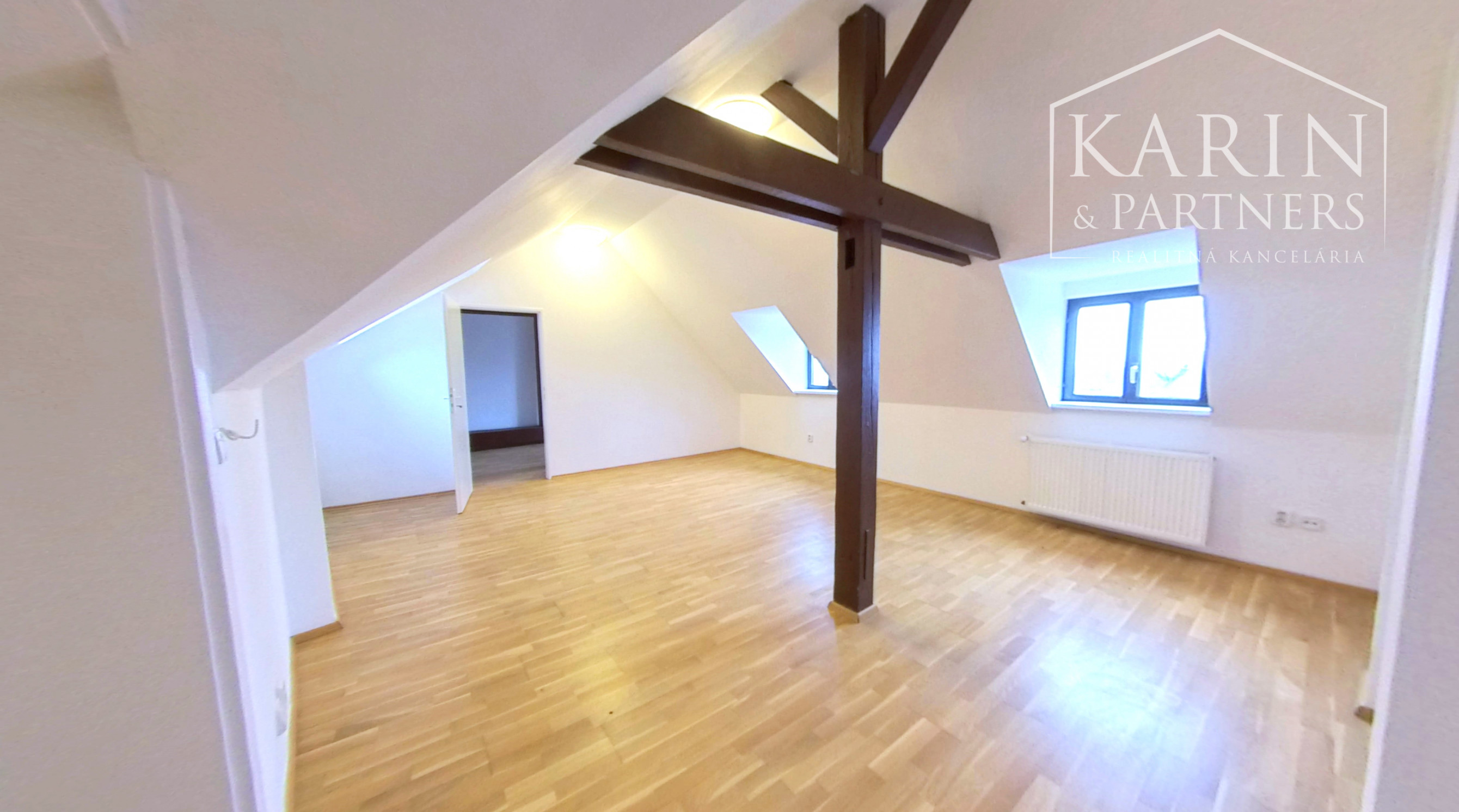 Predaj - Rodinný dom na Hradnom kopci - Investičná príležitosť - BA I