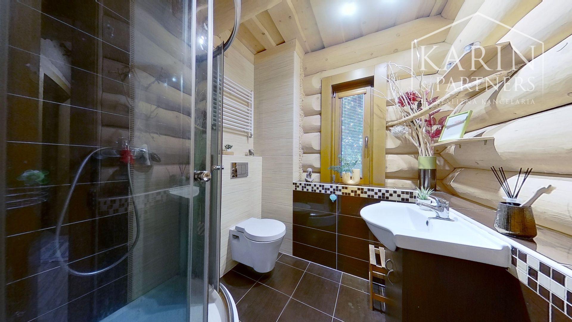 Predaj – Atraktívny zrubový rodinný dom s osobitou atmosférou - Devínska Nová Ves. BA IV- TOP PONUKA !