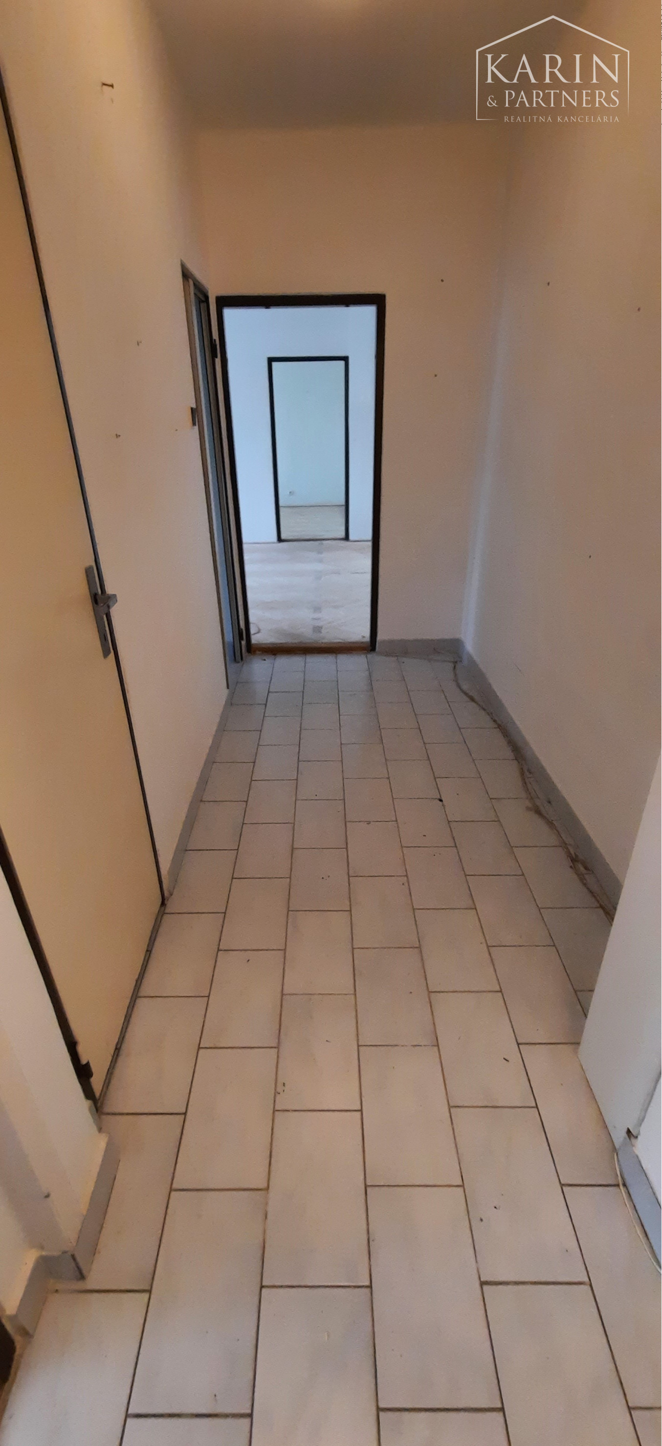 PREDANÝ ! EXKLUZÍVNE NA PREDAJ: 2,5 IZBOVÝ BYT NA PREROBENIE, 64,50 M2, UL. J.C. HRONSKÉHO - NOVÉ MESTO