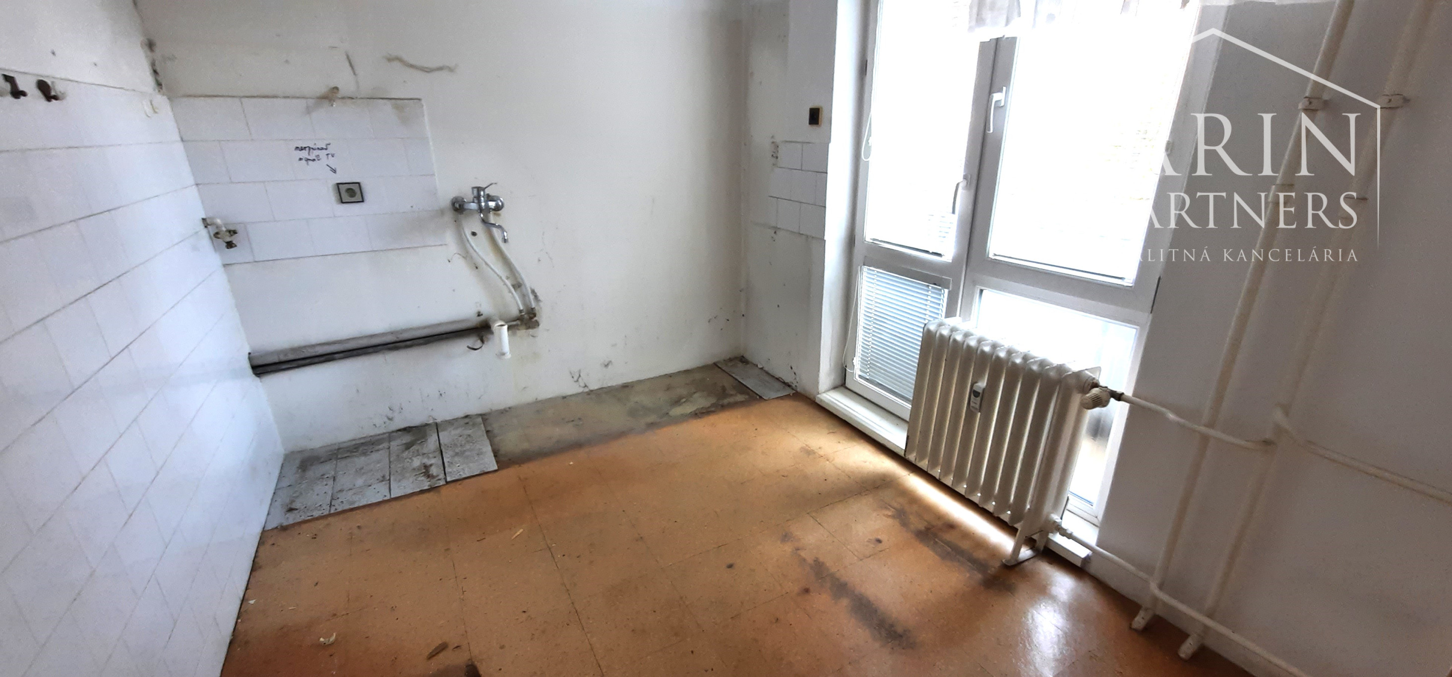 PREDANÝ ! EXKLUZÍVNE NA PREDAJ: 2,5 IZBOVÝ BYT NA PREROBENIE, 64,50 M2, UL. J.C. HRONSKÉHO - NOVÉ MESTO