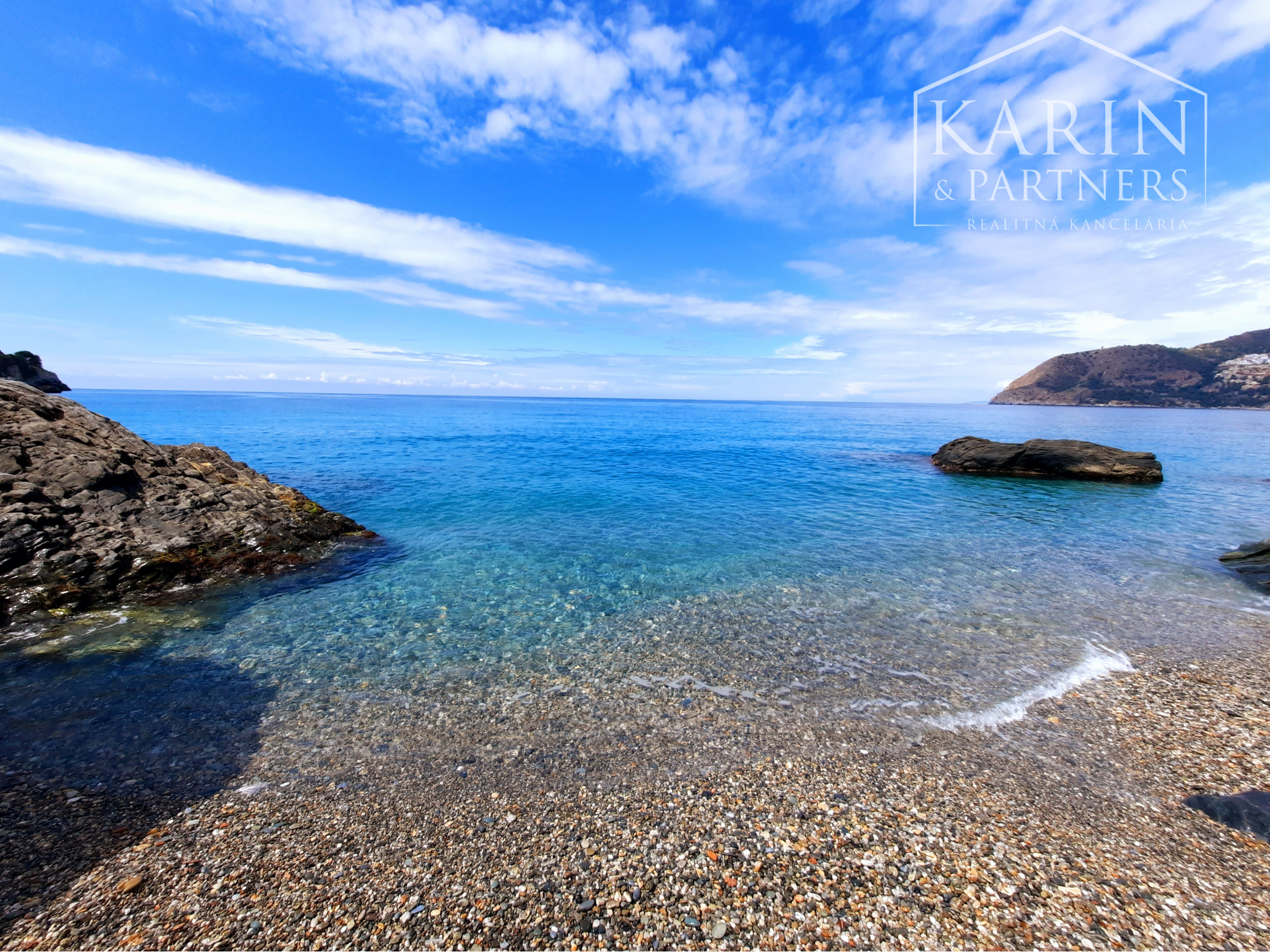 PREDAJ POZASTAVENÝ (PREBIEHA KOMPLETNÁ REKONŠTRUKCIA) : INVESTIČNÝ RODINNÝ DOM S TERASOU A VÝHĽADOM NA MORE – ŠPANIELSKO – LA HERRADURA