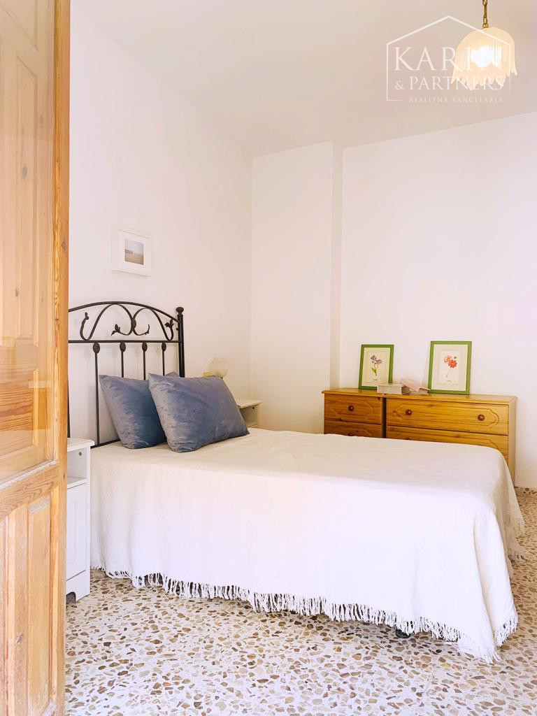 PREDAJ POZASTAVENÝ (PREBIEHA KOMPLETNÁ REKONŠTRUKCIA) : INVESTIČNÝ RODINNÝ DOM S TERASOU A VÝHĽADOM NA MORE – ŠPANIELSKO – LA HERRADURA