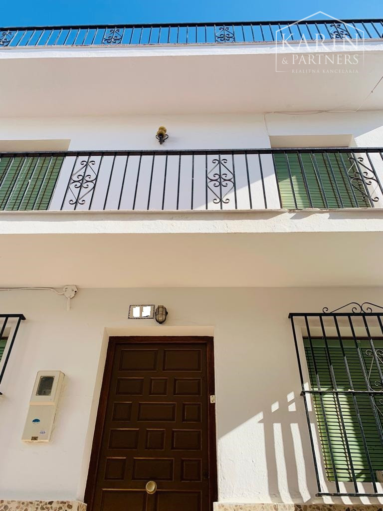 PREDAJ POZASTAVENÝ (PREBIEHA KOMPLETNÁ REKONŠTRUKCIA) : INVESTIČNÝ RODINNÝ DOM S TERASOU A VÝHĽADOM NA MORE – ŠPANIELSKO – LA HERRADURA