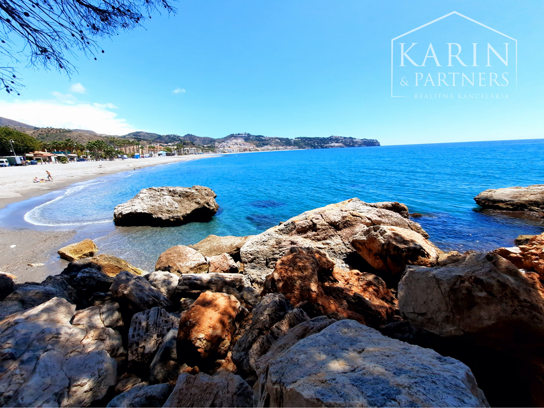 PREDAJ POZASTAVENÝ (PREBIEHA KOMPLETNÁ REKONŠTRUKCIA) : INVESTIČNÝ RODINNÝ DOM S TERASOU A VÝHĽADOM NA MORE – ŠPANIELSKO – LA HERRADURA