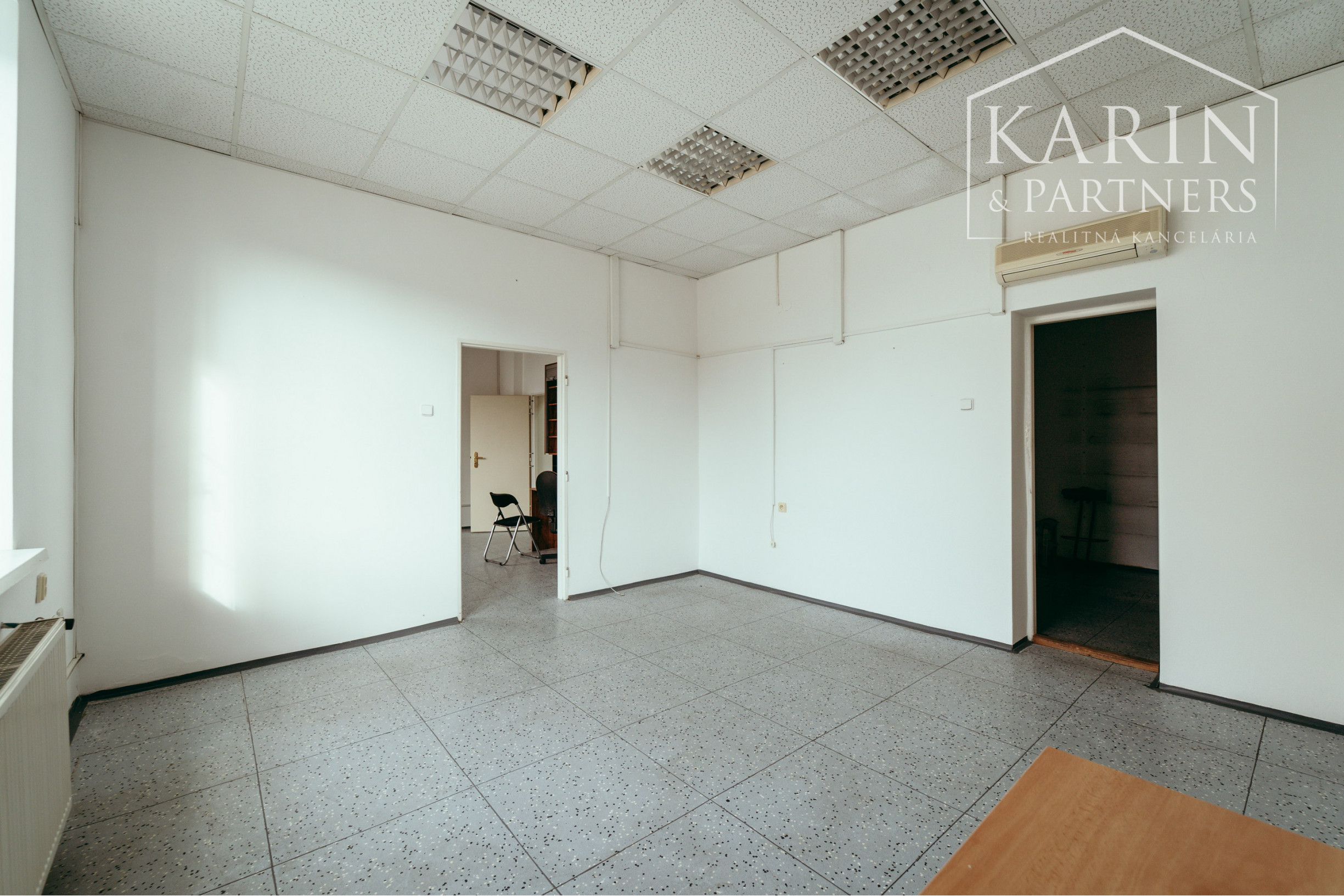 NA PREDAJ PODNIKATEĽSKÝ OBJEKT, HOLÍČ