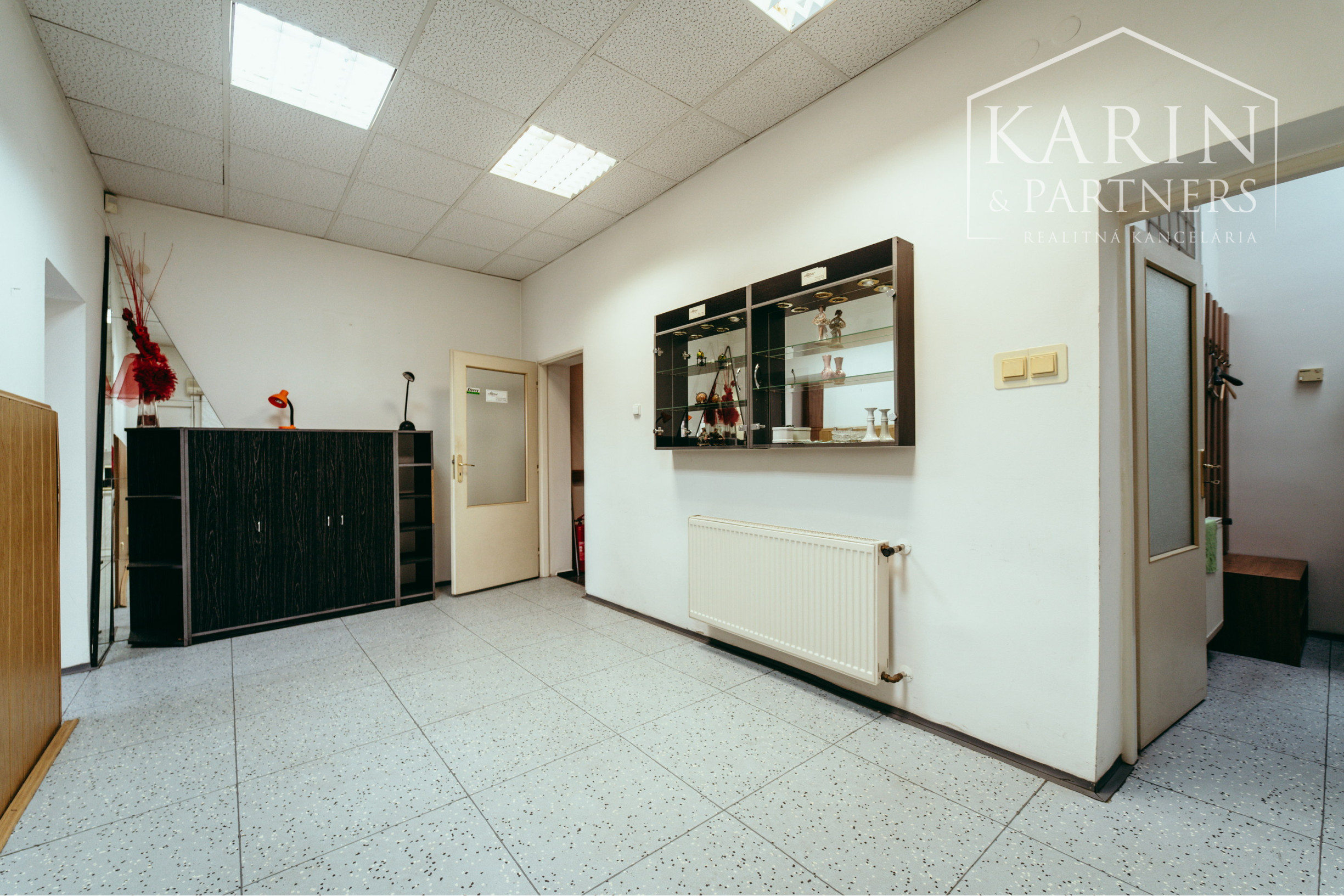 NA PREDAJ PODNIKATEĽSKÝ OBJEKT, HOLÍČ