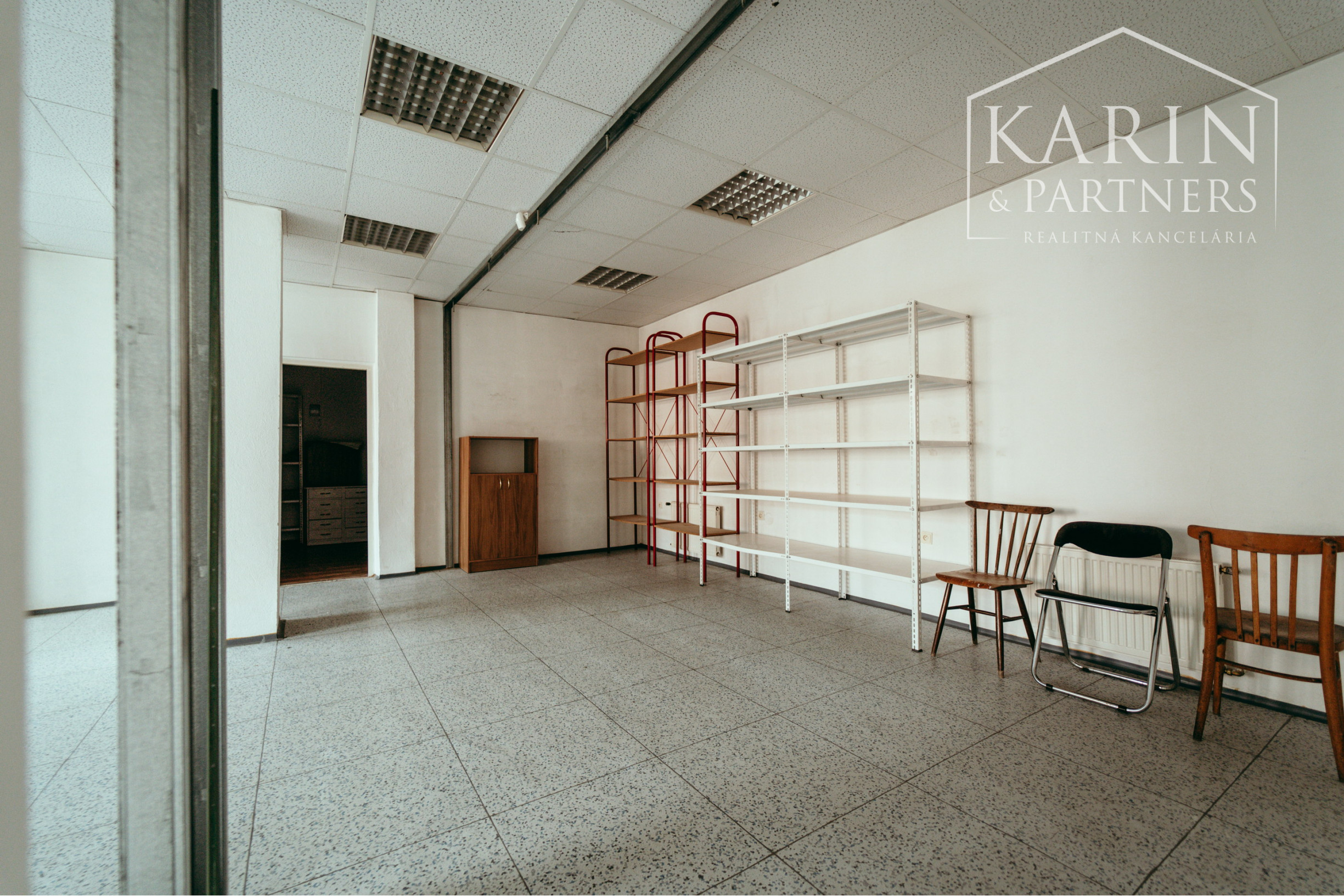 NA PREDAJ PODNIKATEĽSKÝ OBJEKT, HOLÍČ