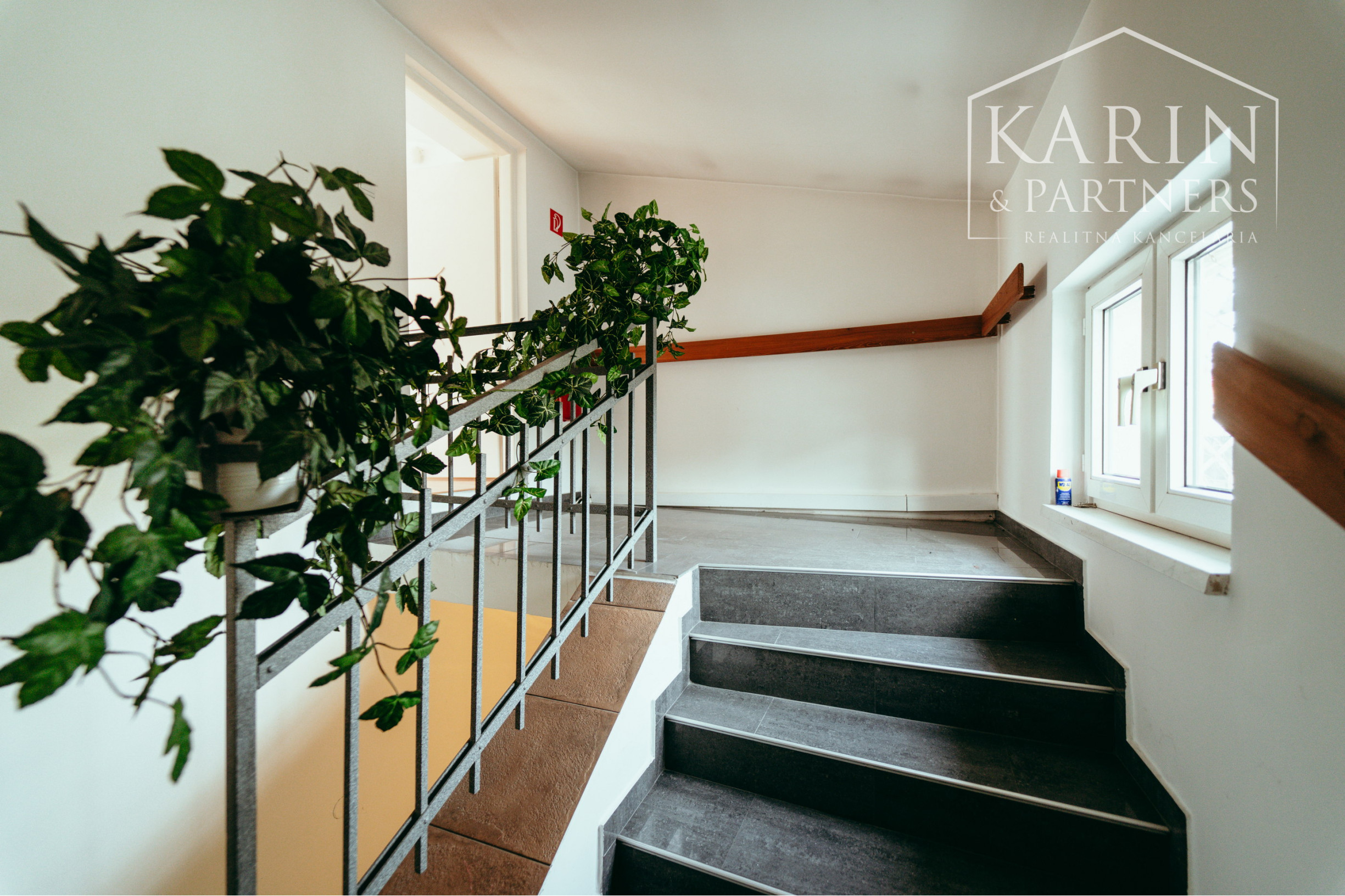 NA PREDAJ PODNIKATEĽSKÝ OBJEKT, HOLÍČ