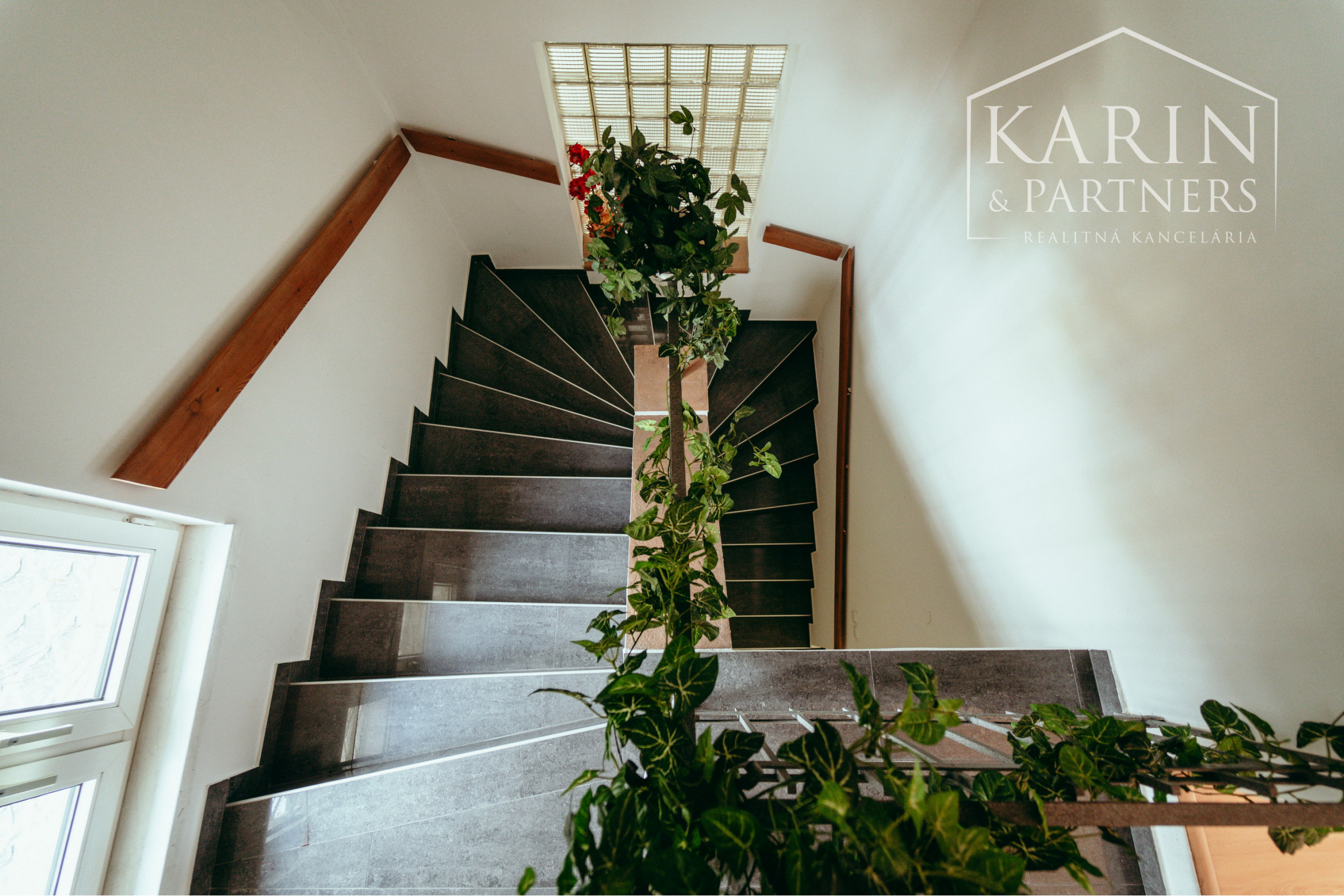 NA PREDAJ PODNIKATEĽSKÝ OBJEKT, HOLÍČ