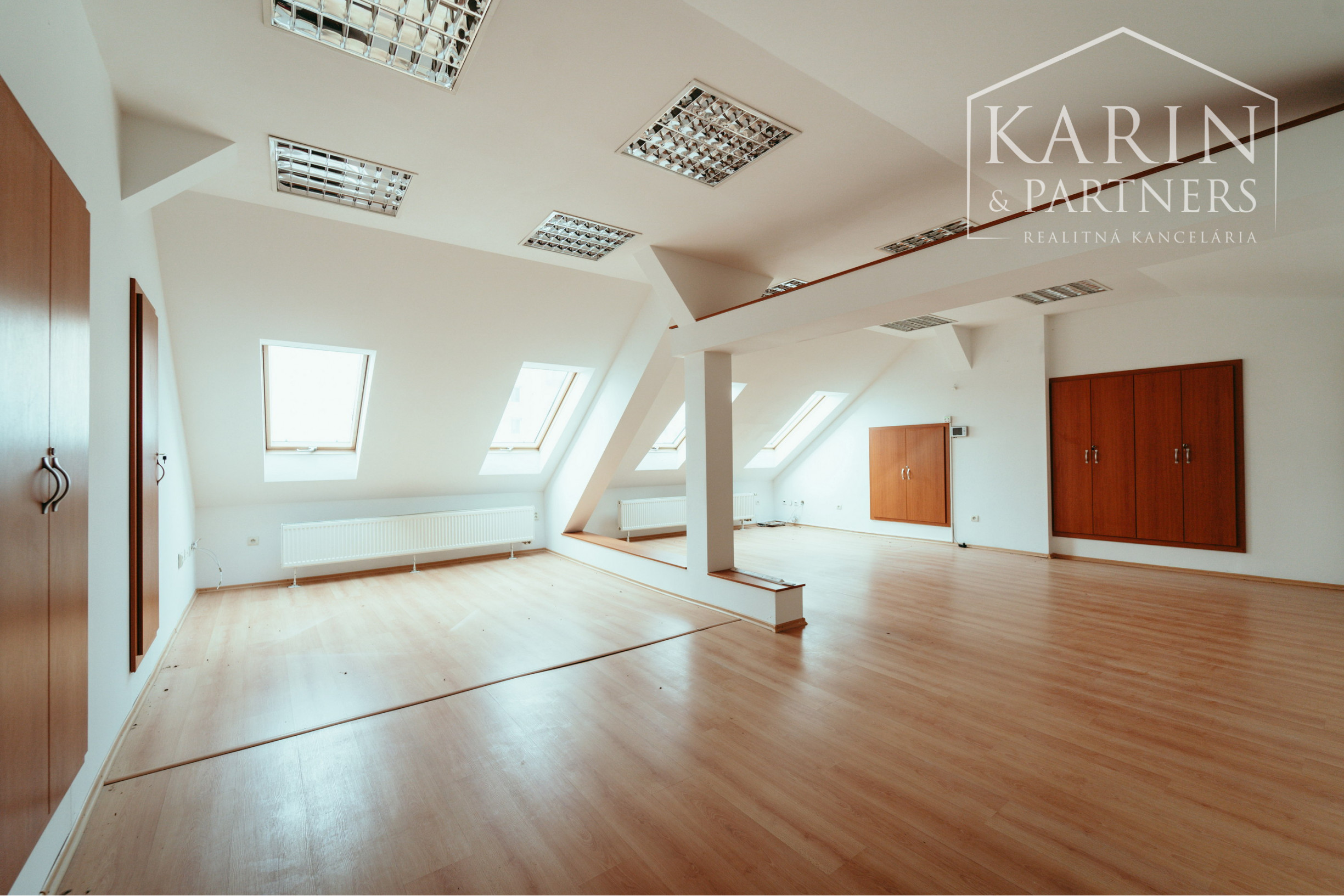 NA PREDAJ PODNIKATEĽSKÝ OBJEKT, HOLÍČ