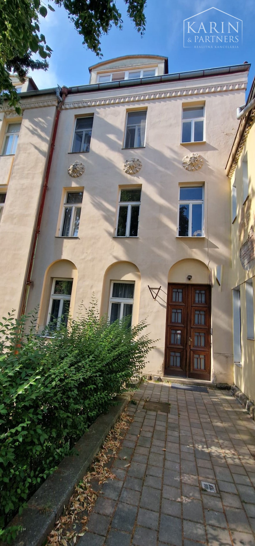 Štýlový  3 izbový priestor na bývanie alebo podnikanie na lukratívnej adrese Bratislavy – Palisády, Godrova ul.