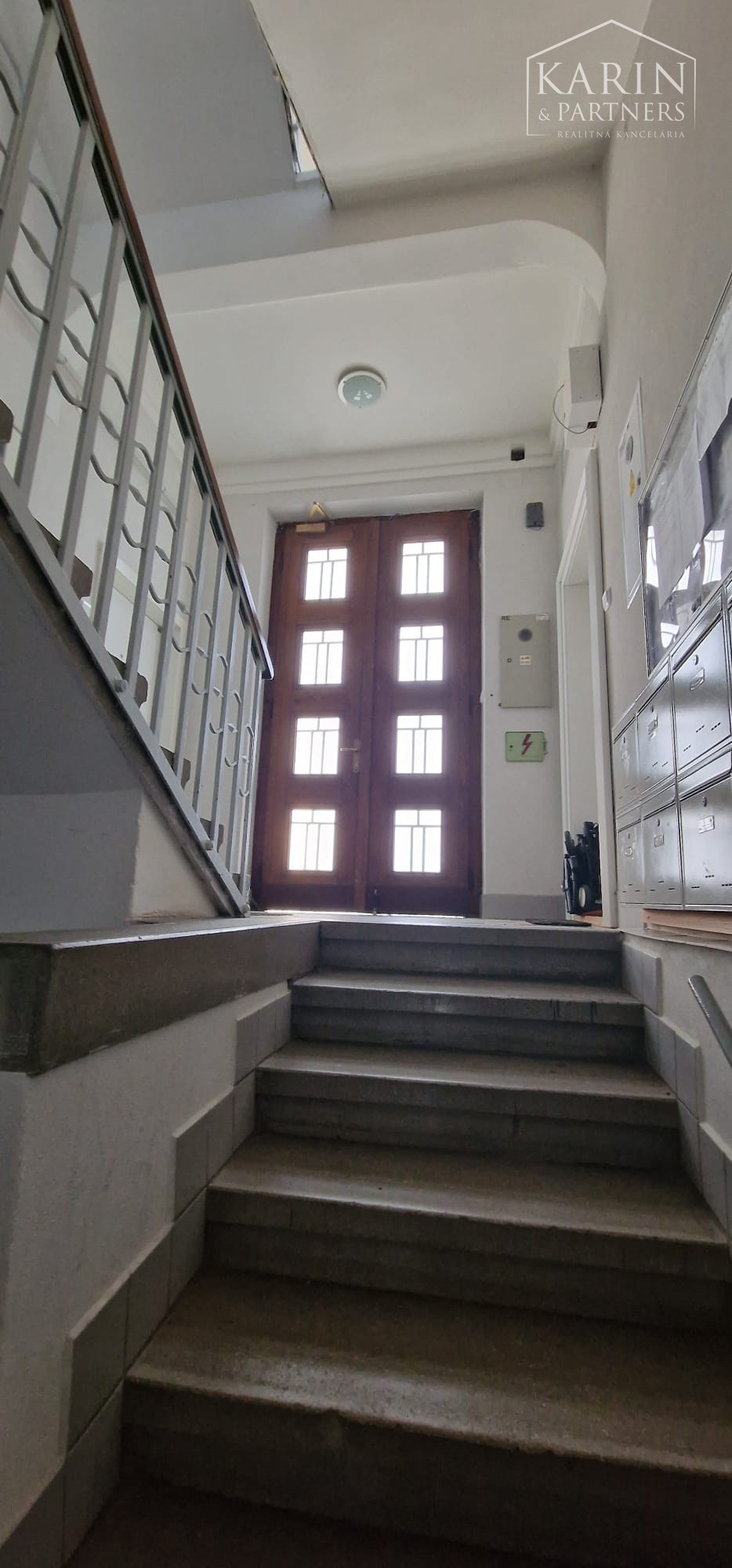 Štýlový  3 izbový priestor na bývanie alebo podnikanie na lukratívnej adrese Bratislavy – Palisády, Godrova ul.