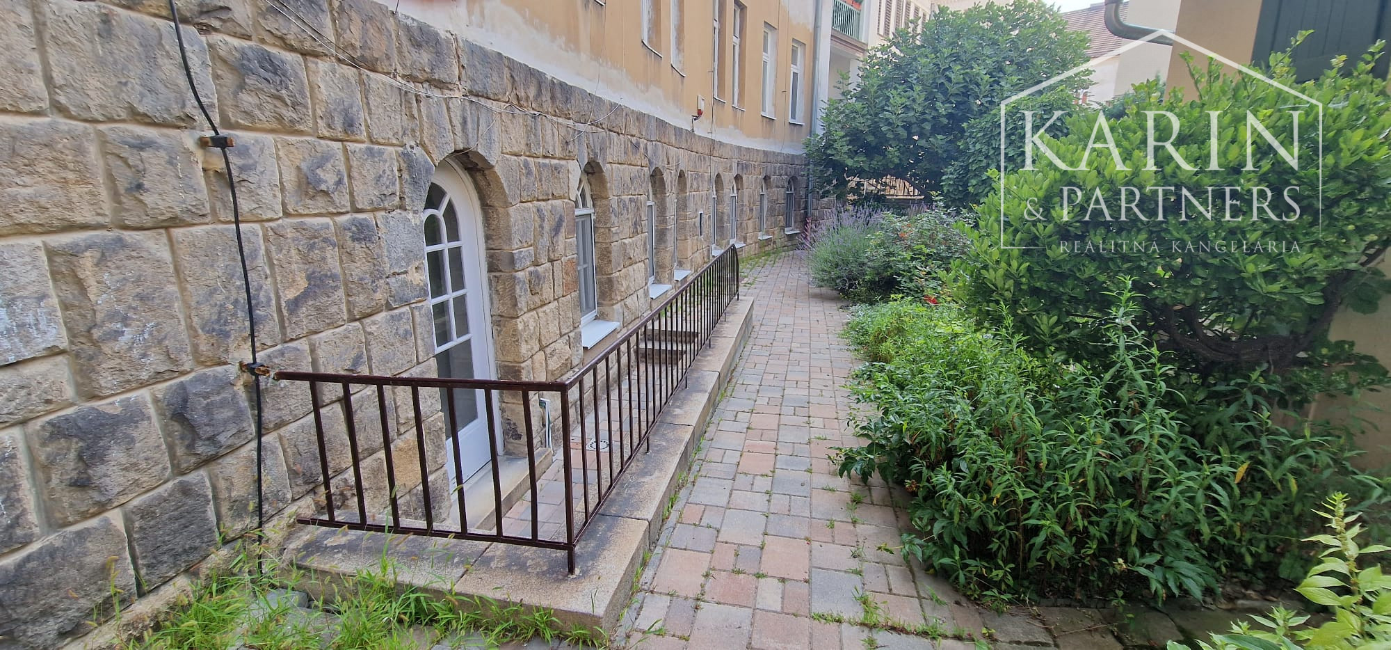 Štýlový  3 izbový priestor na bývanie alebo podnikanie na lukratívnej adrese Bratislavy – Palisády, Godrova ul.