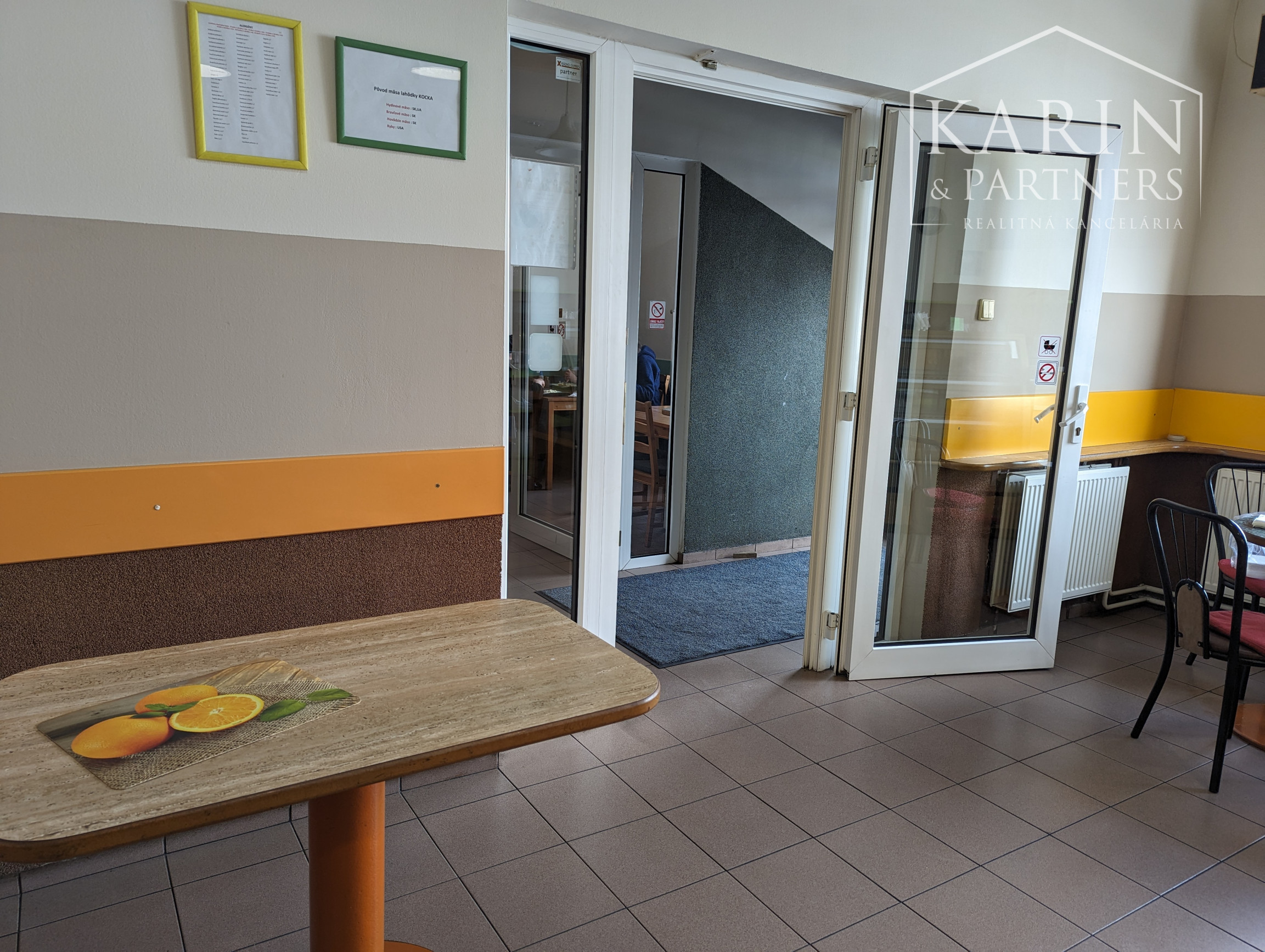 Budova – polyfunkčný objekt na pešej zóne v centre mesta SENEC