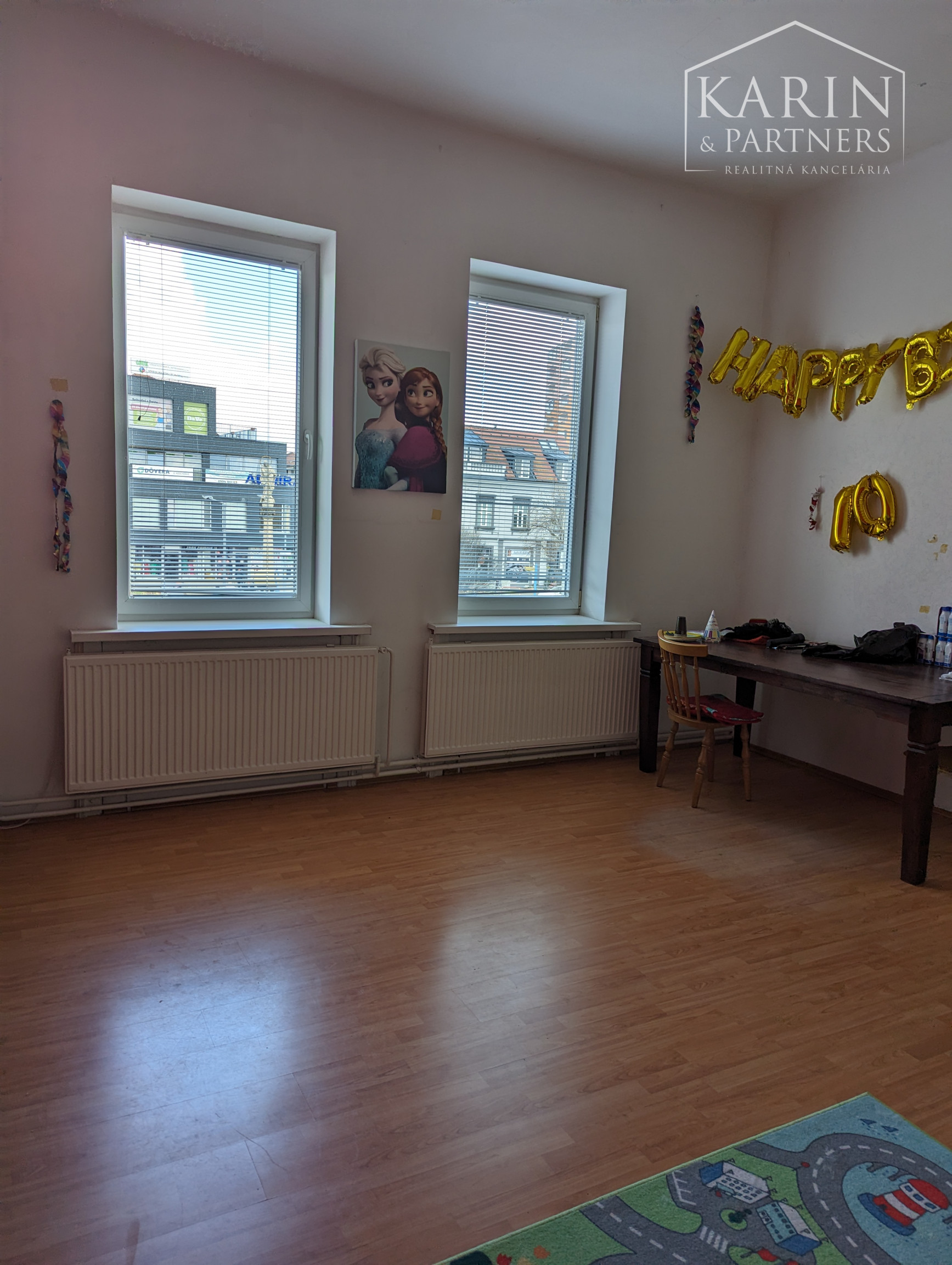 Budova – polyfunkčný objekt na pešej zóne v centre mesta SENEC