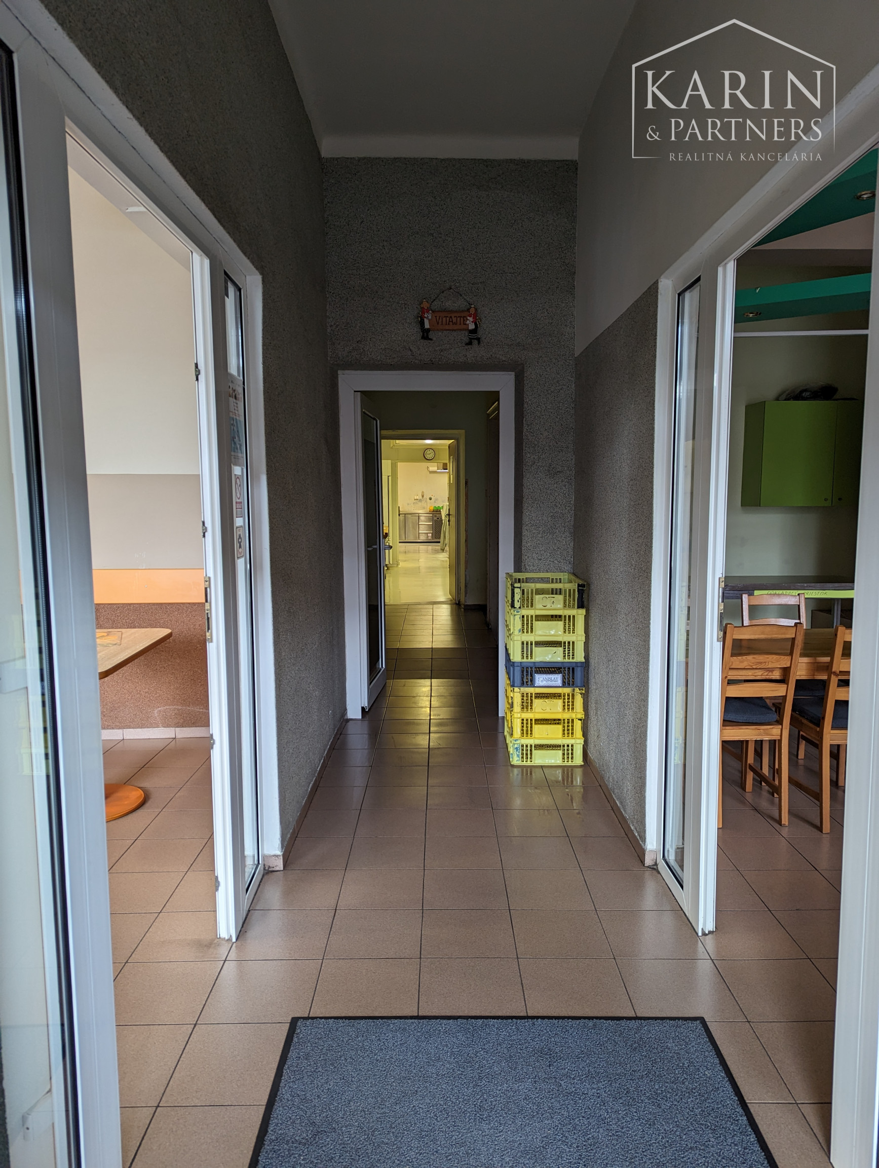 Budova – polyfunkčný objekt na pešej zóne v centre mesta SENEC