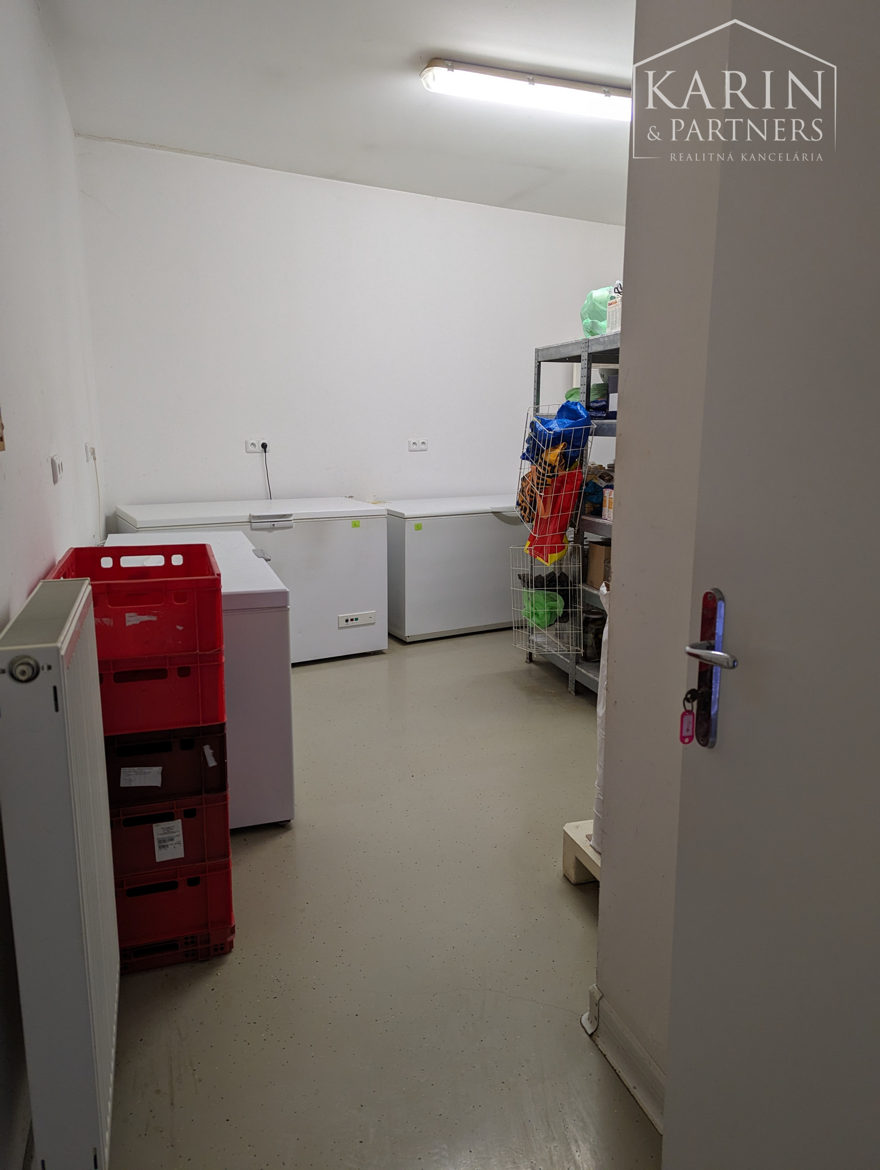 Budova – polyfunkčný objekt na pešej zóne v centre mesta SENEC