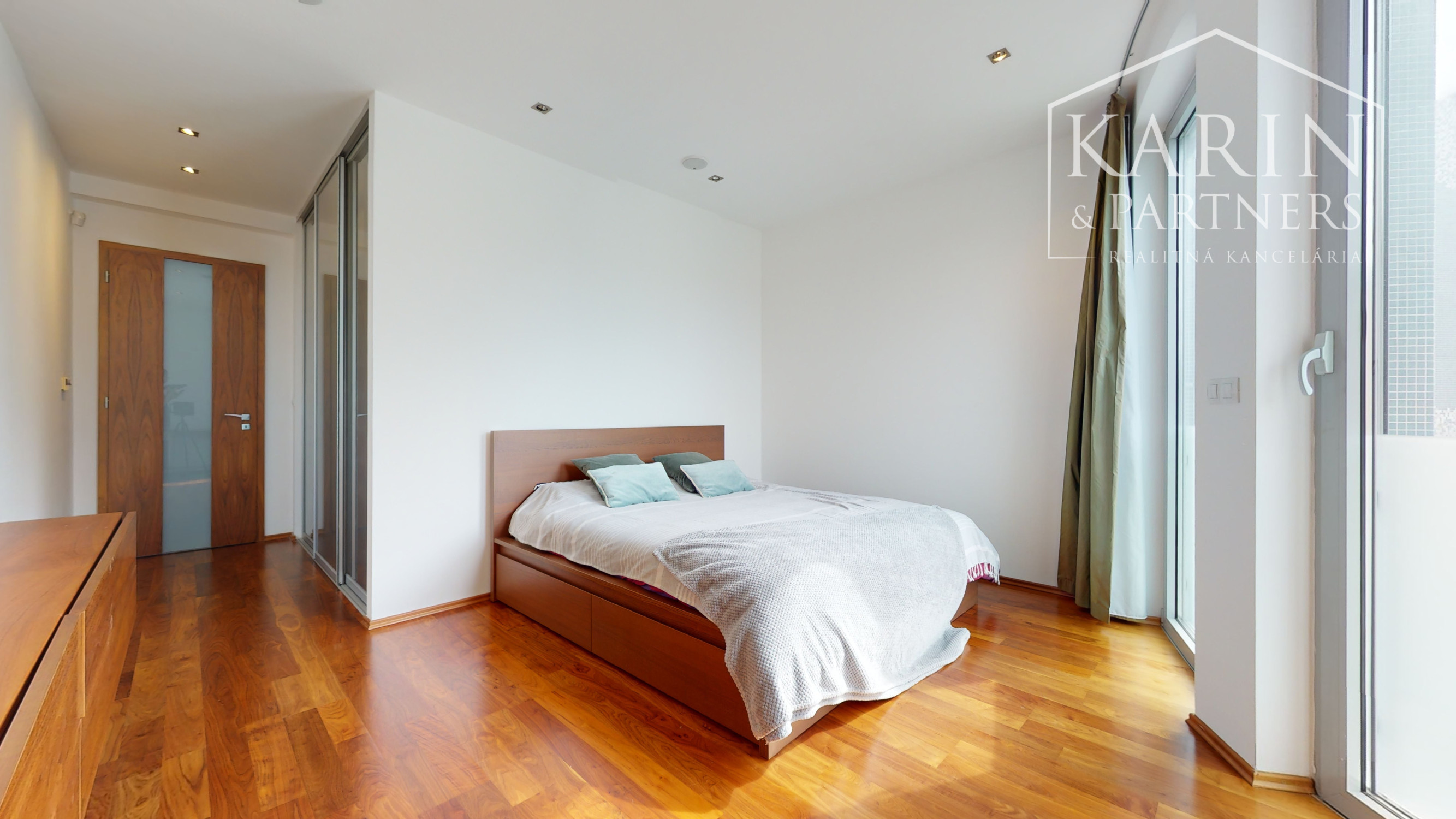 5 izbový  byt pod Slavínom