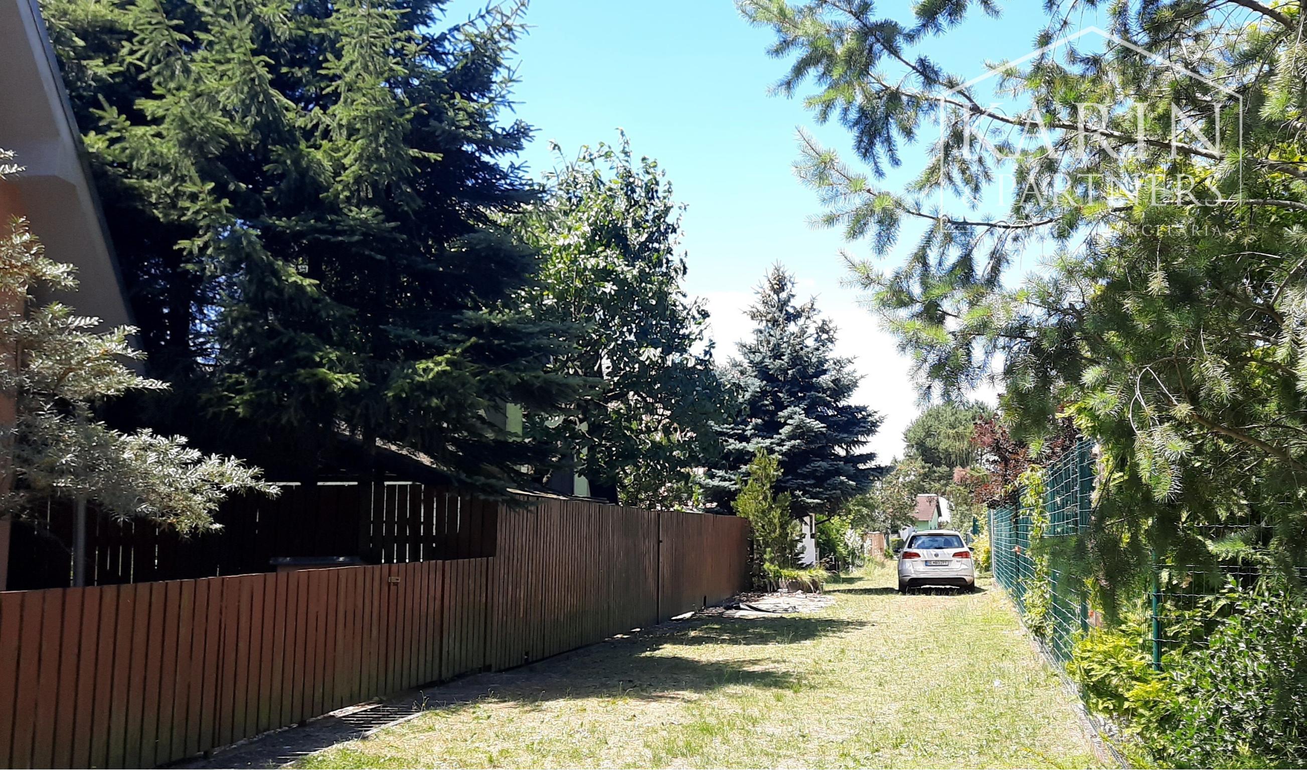 PREDANÝ  - NA PREDAJ: ZÁHRADA S CHATKOU PRI LESE, 412 M2, LOZORNO