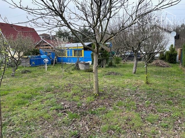 PREDANÝ  - NA PREDAJ: ZÁHRADA S CHATKOU PRI LESE, 412 M2, LOZORNO