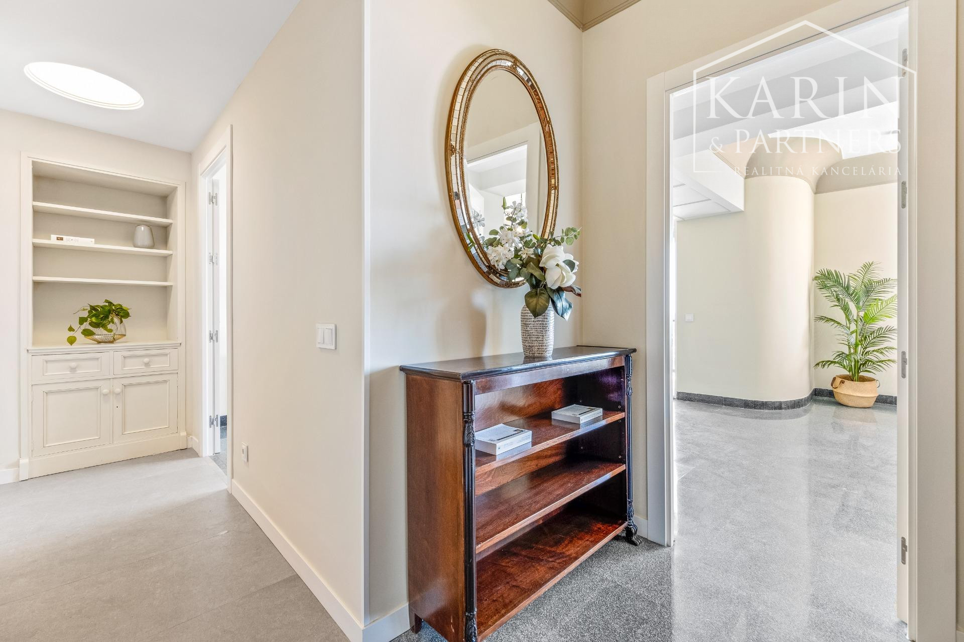 Exkluzívny 4-spálňový APARTMÁN na pobreží