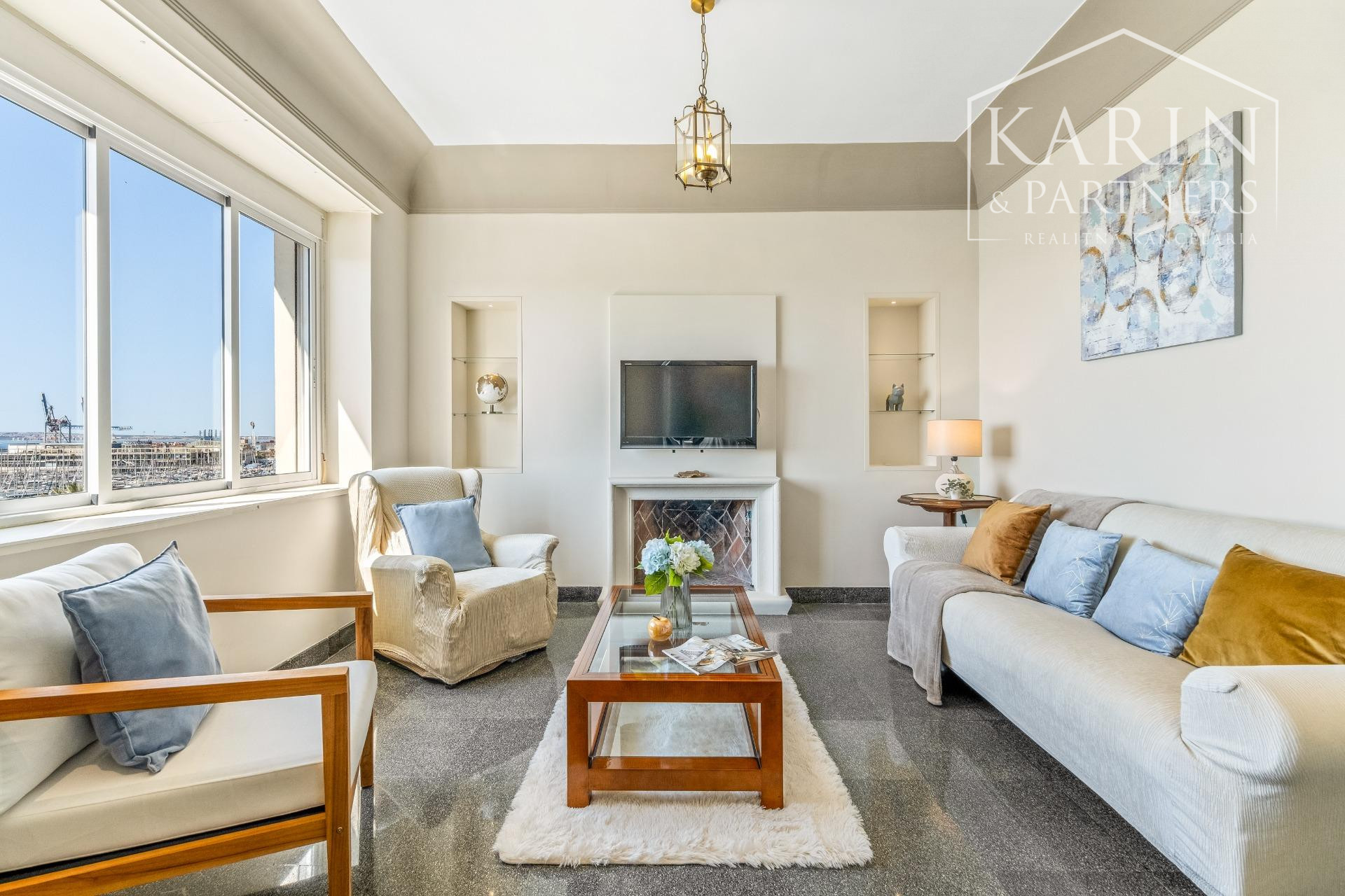 Exkluzívny 4-spálňový APARTMÁN na pobreží