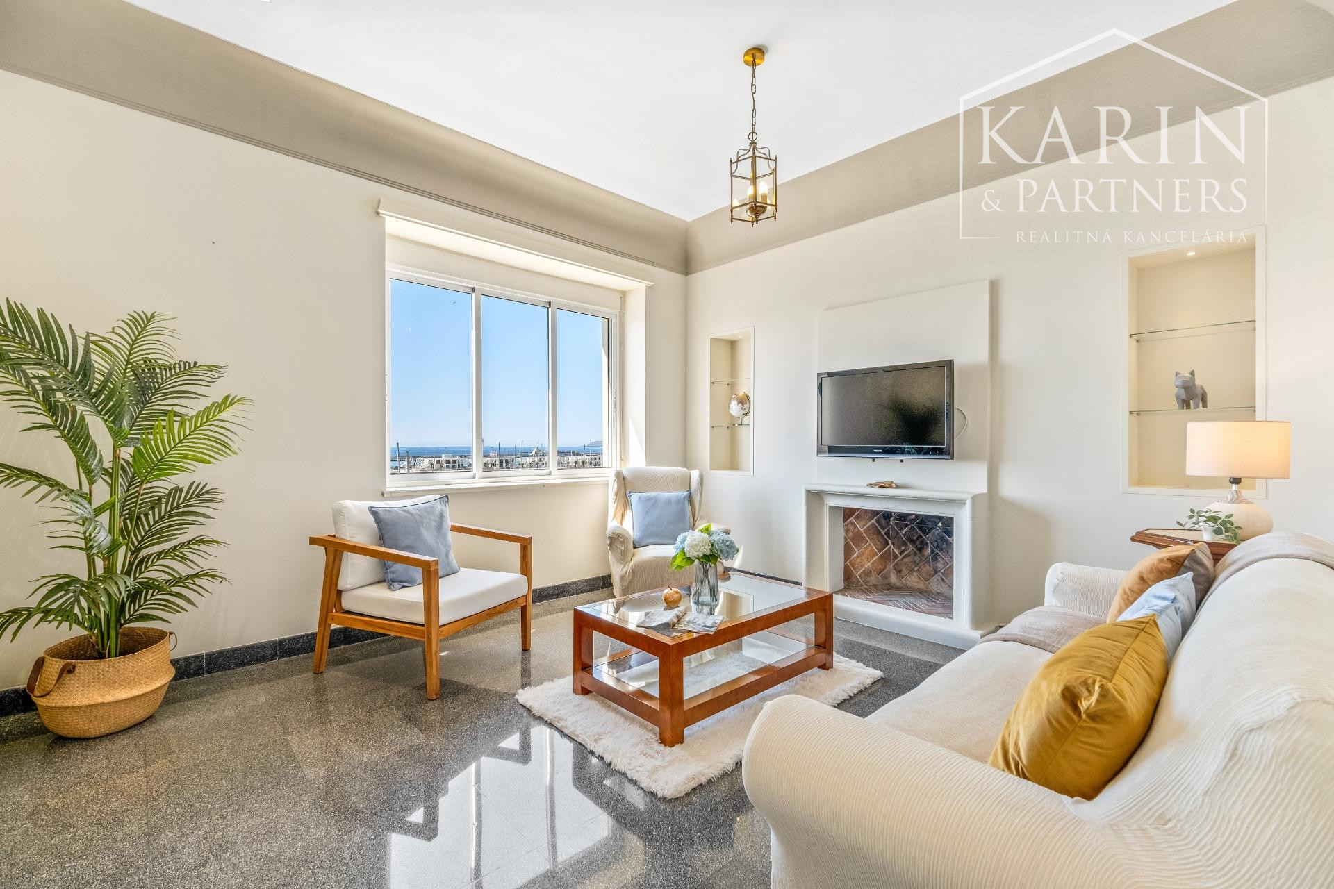 Exkluzívny 4-spálňový APARTMÁN na pobreží