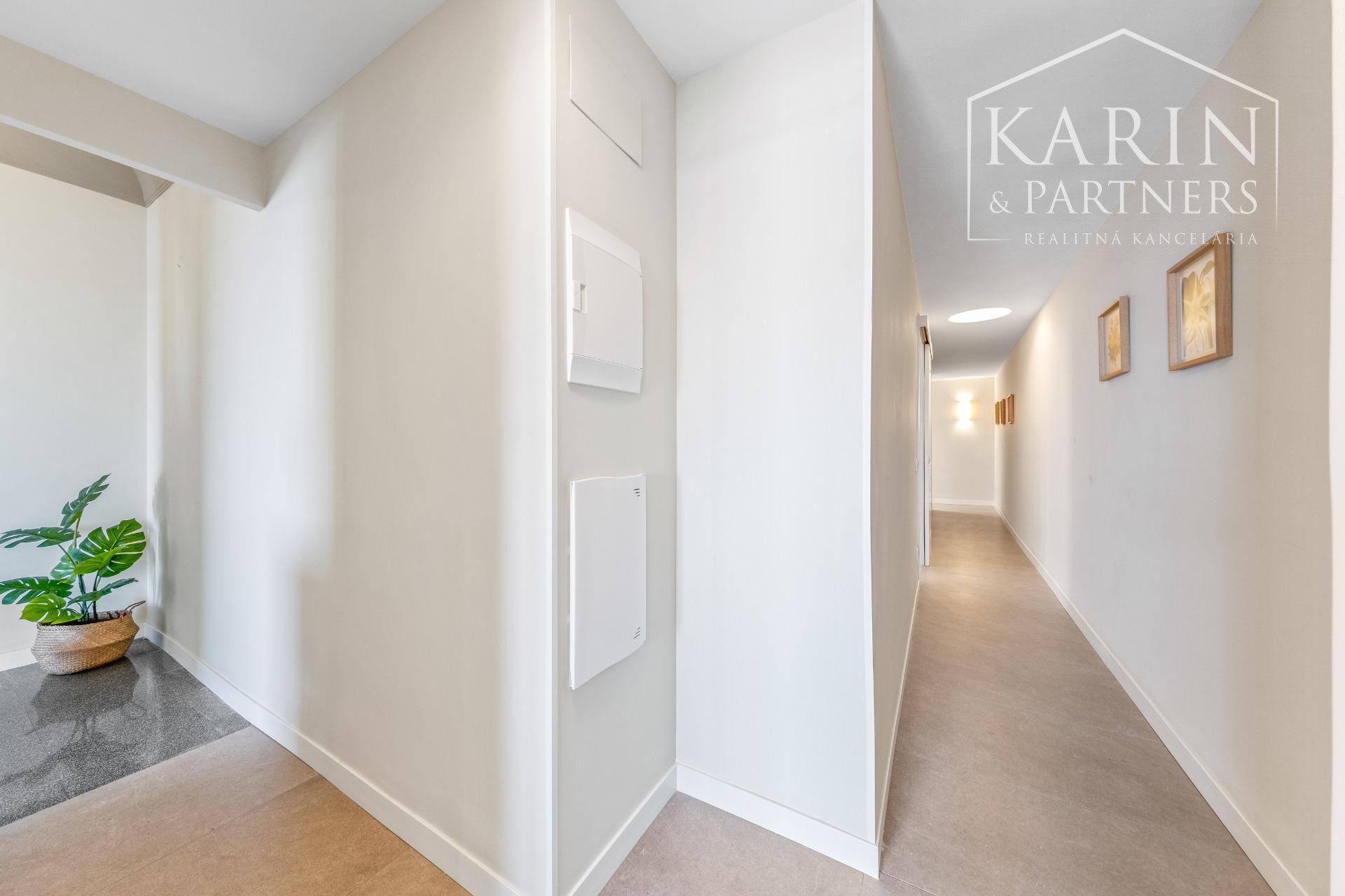 Exkluzívny 4-spálňový APARTMÁN na pobreží