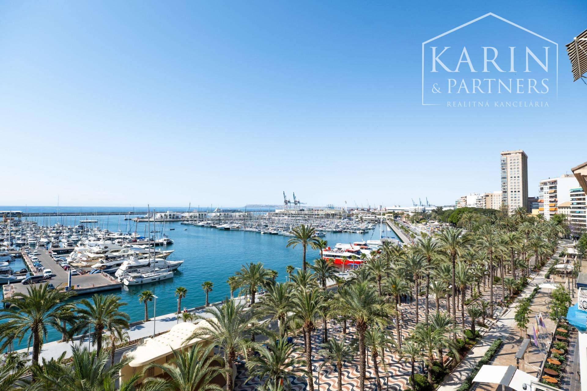 Exkluzívny 4-spálňový APARTMÁN na pobreží